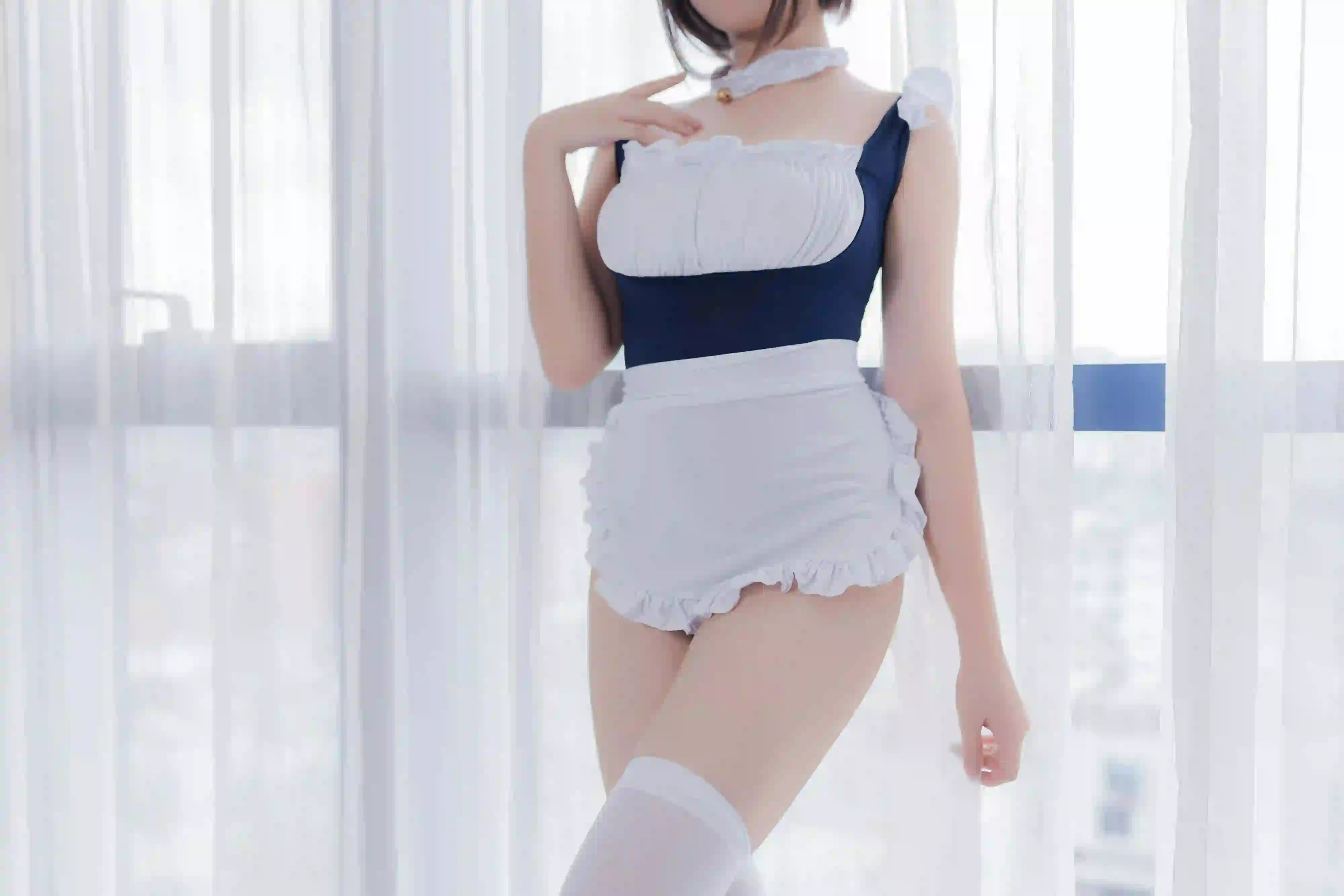 长腿丝袜美女 女仆穿搭 居家 白色衣服 白色裙子 私房
