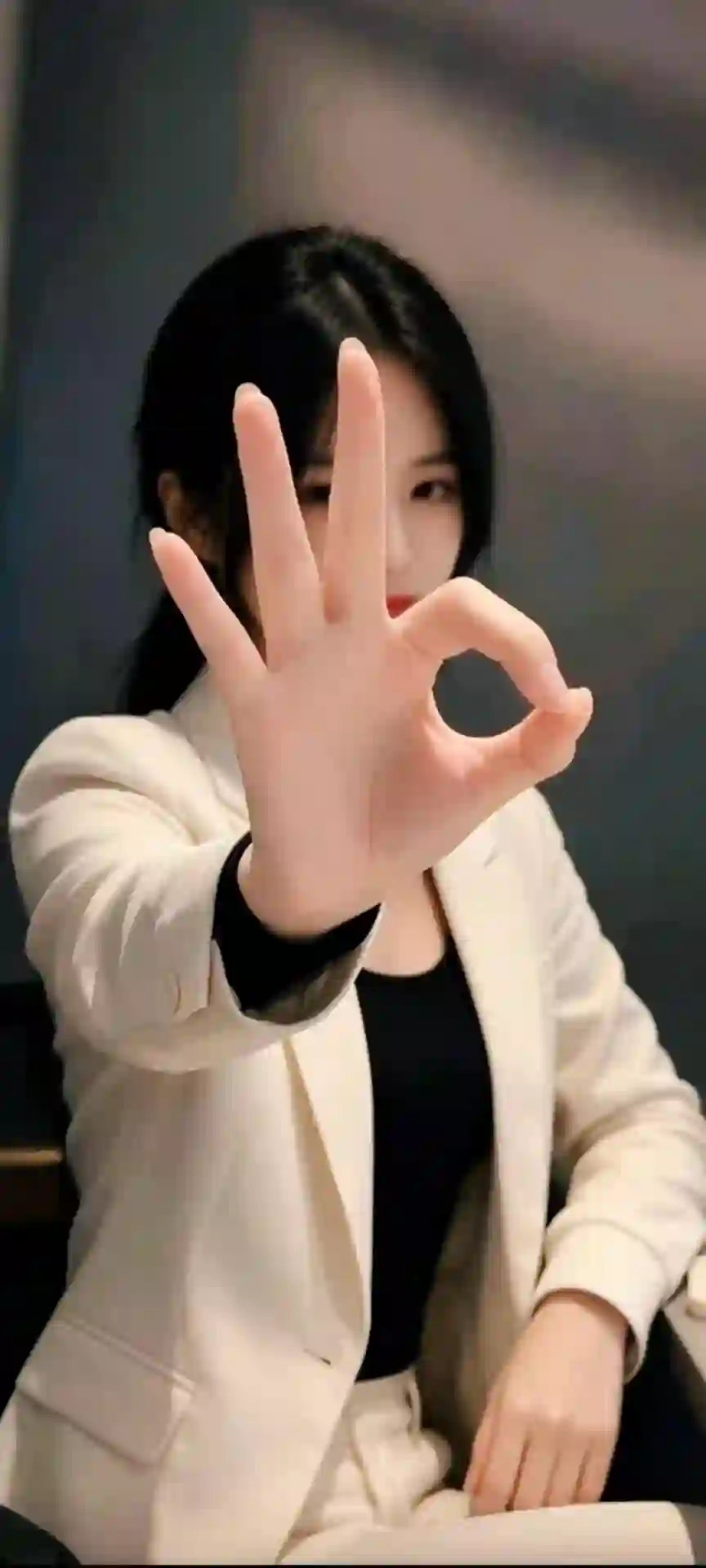 人物 OK手势 白色西装 女性 肖像