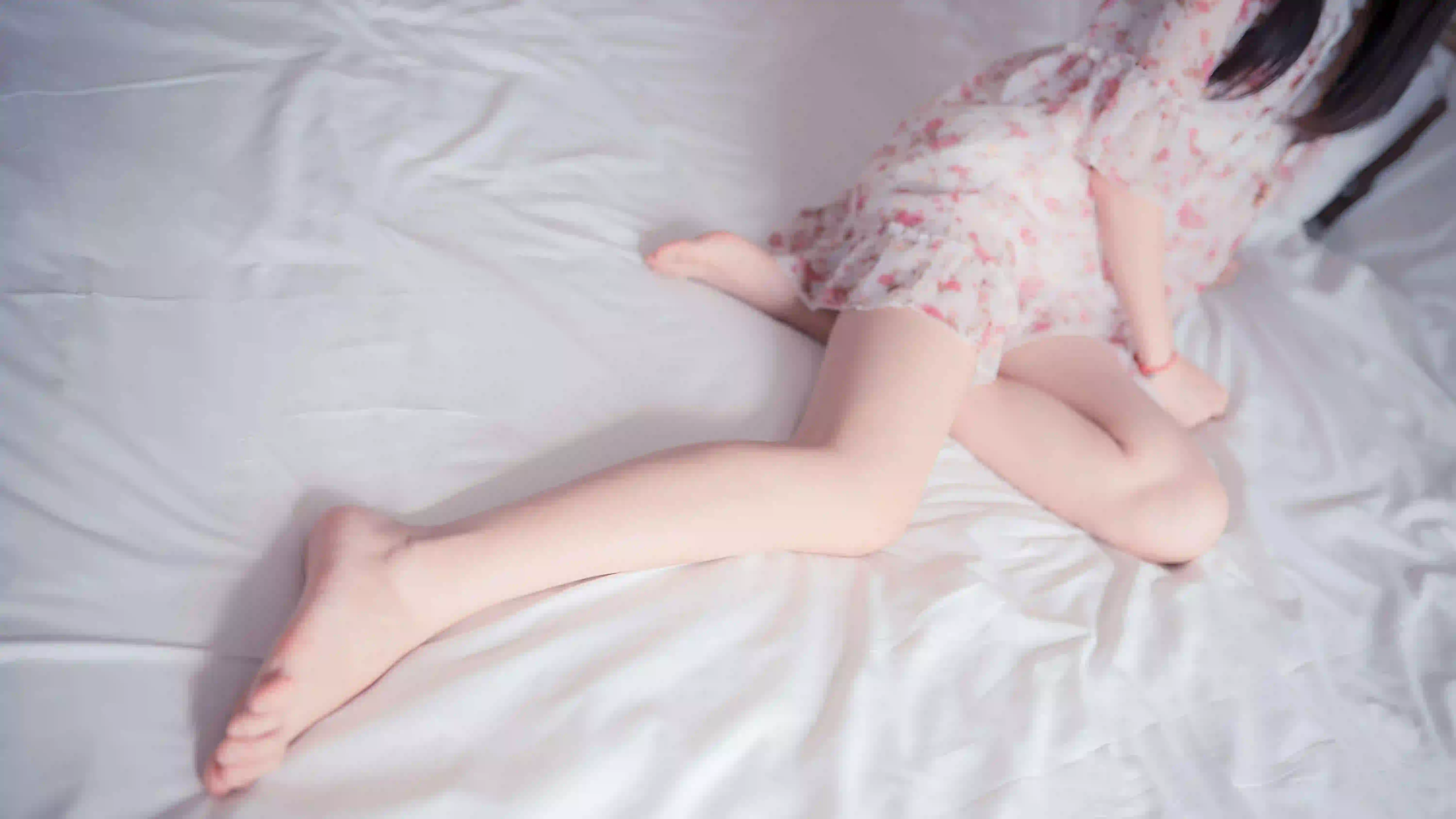 长腿性感美女 居家写真 美腿 碎花裙 5