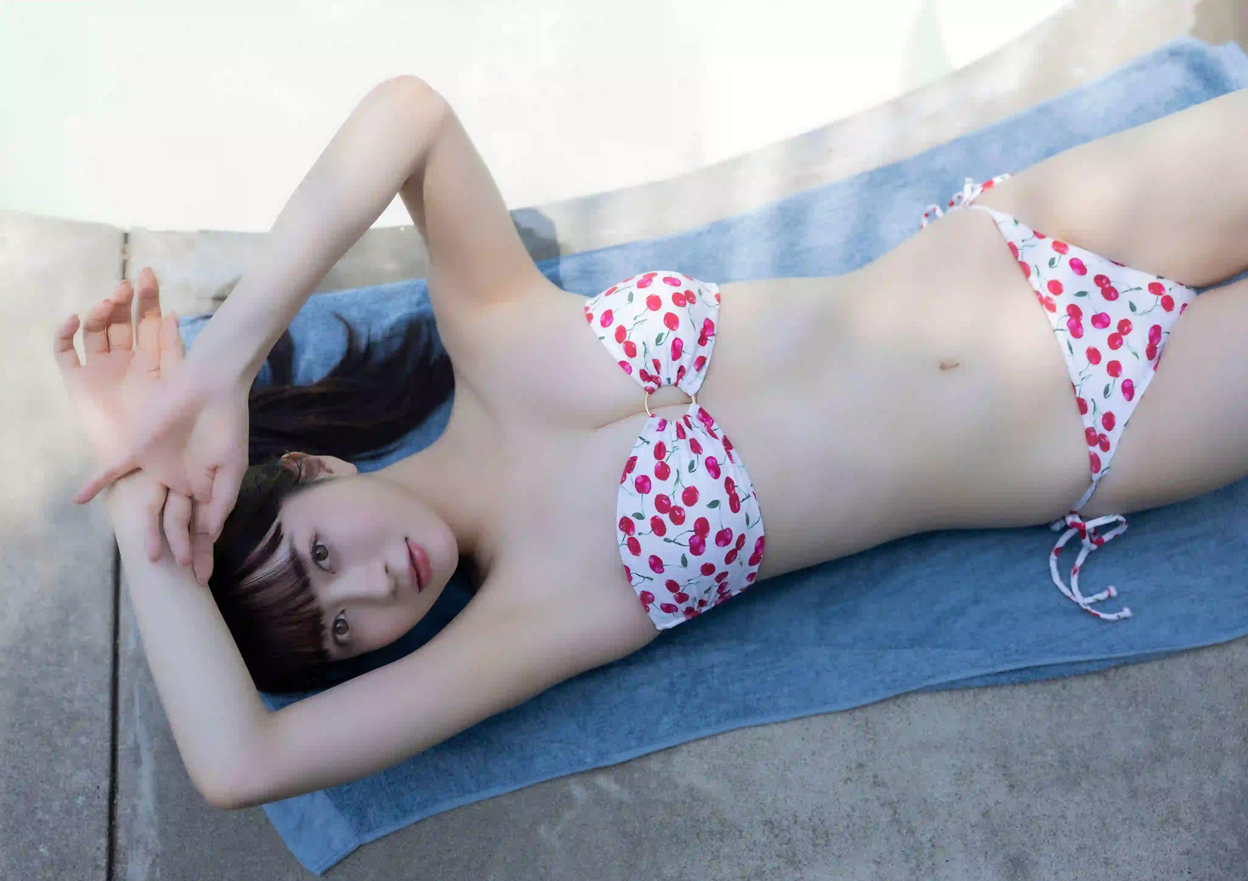 夏日悠闲时刻 长发性感美女 户外