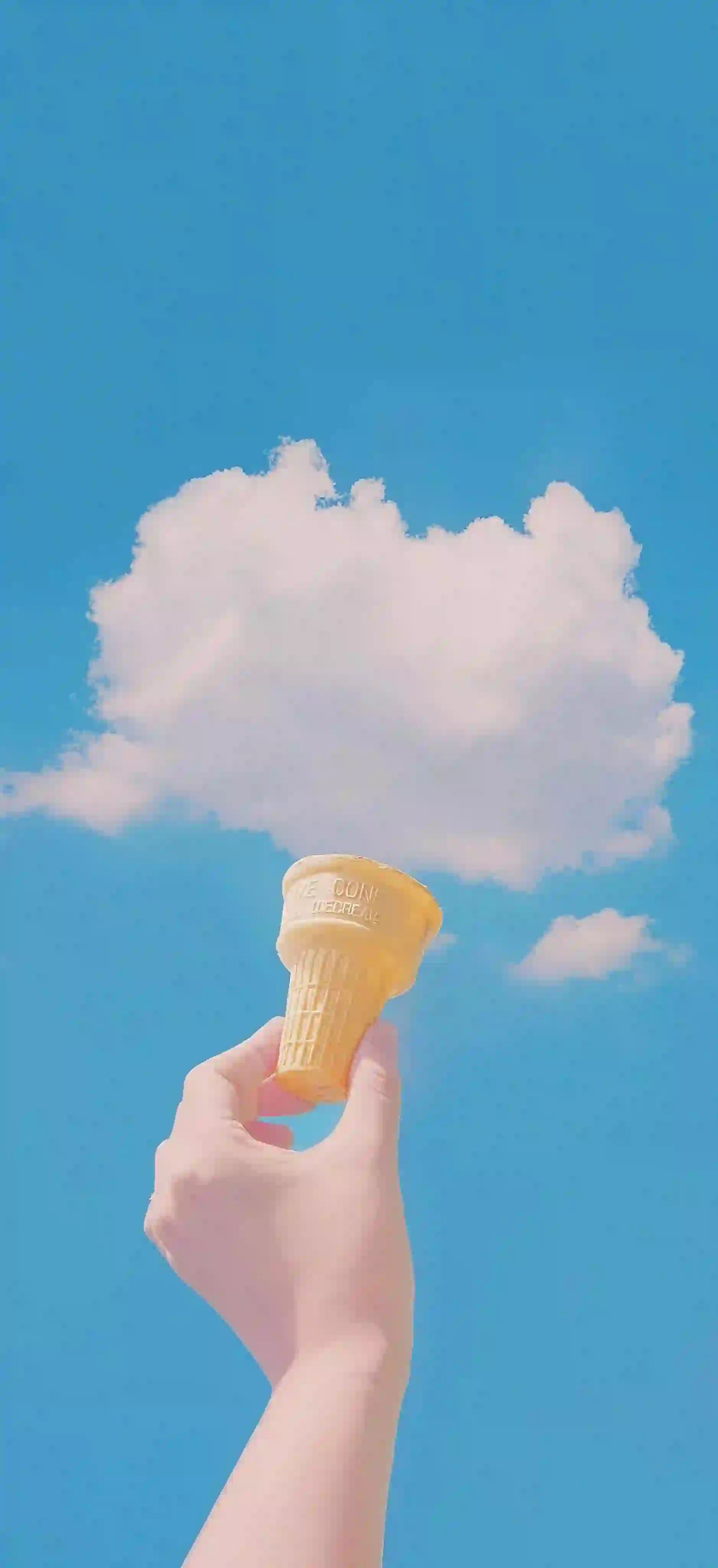 冰淇淋运动 蓝色天空 白色云朵