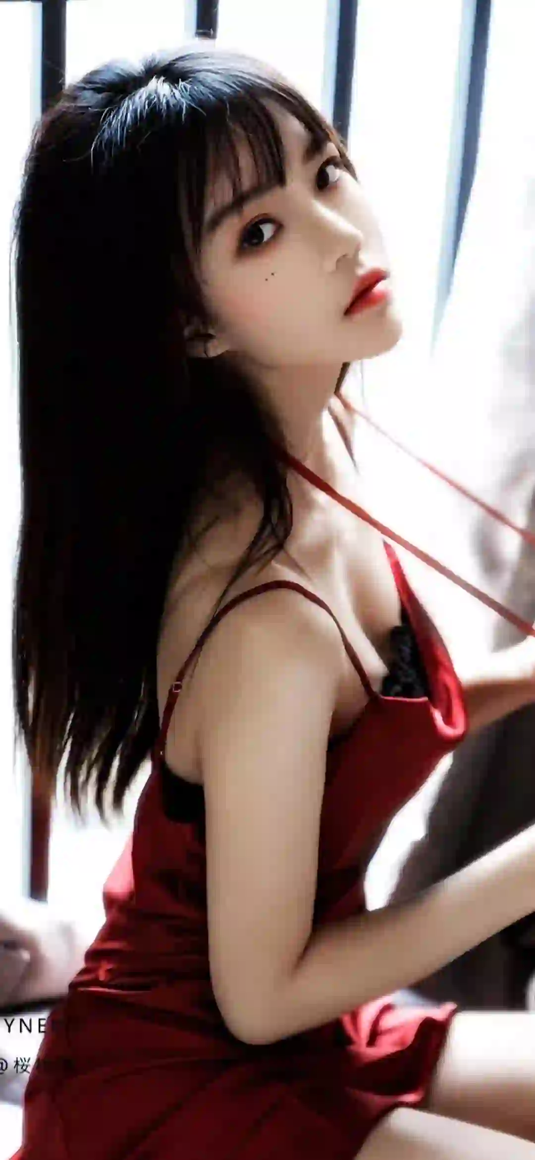 长发女孩 红色吊带裙 清纯女孩