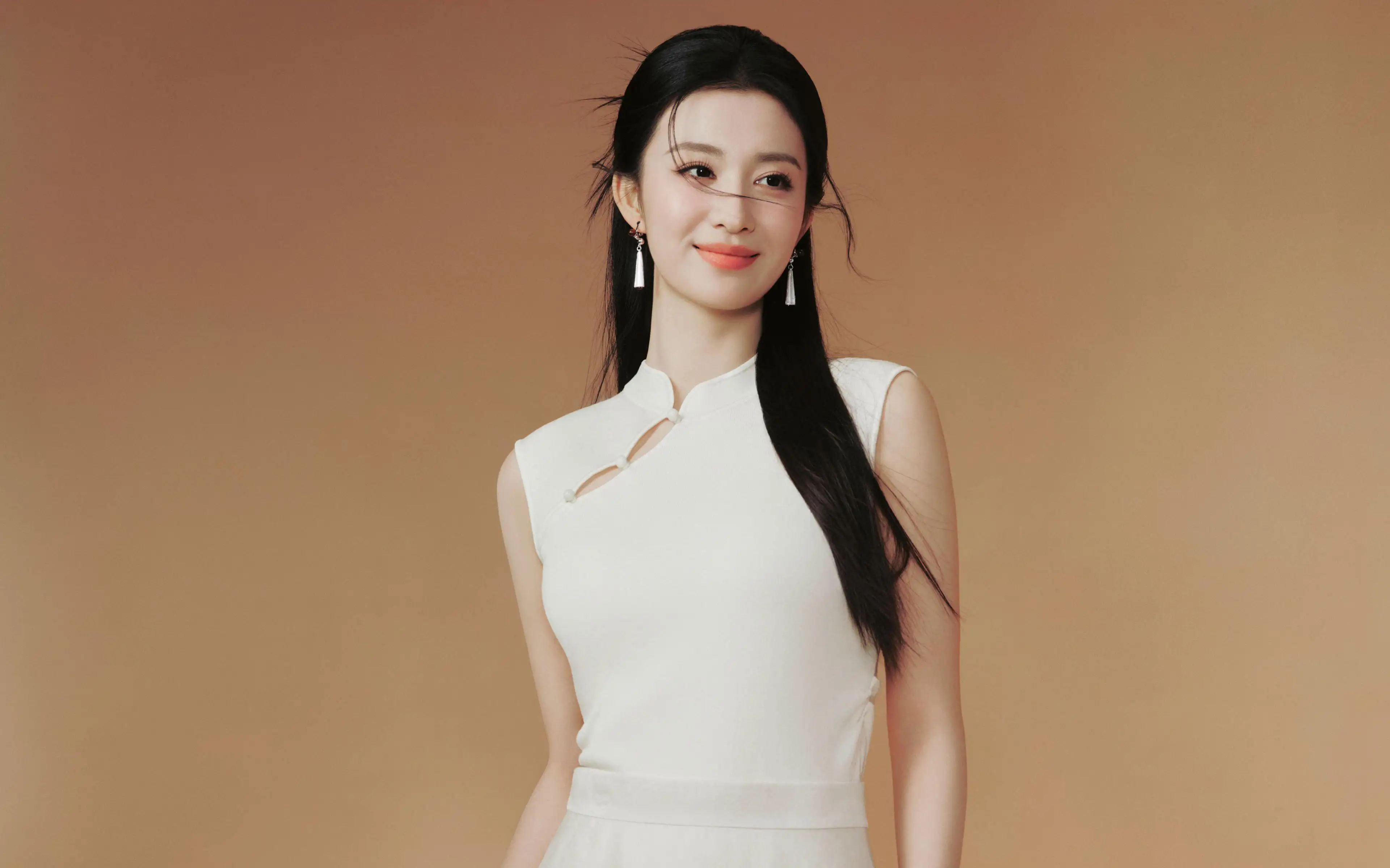 王楚然长发白色长裙子 4K美女壁纸