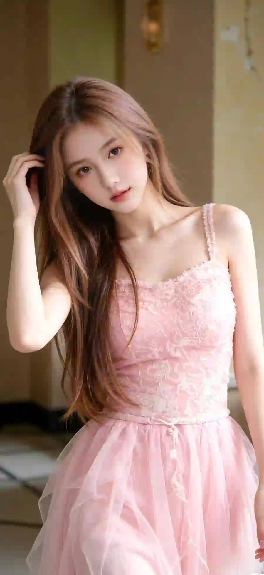 粉红色长发美女 性感美女 吊带