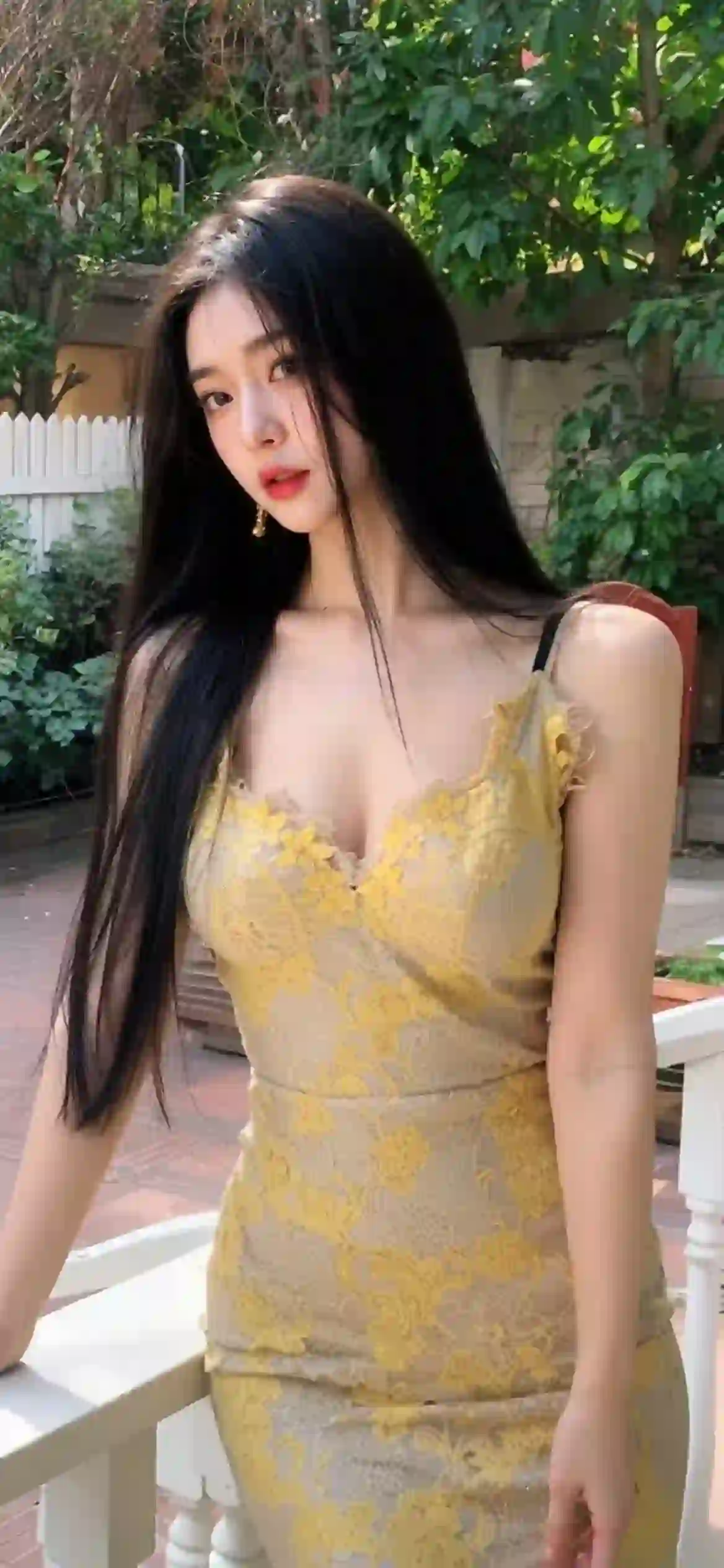 长发美女 性感吊带美女 户外