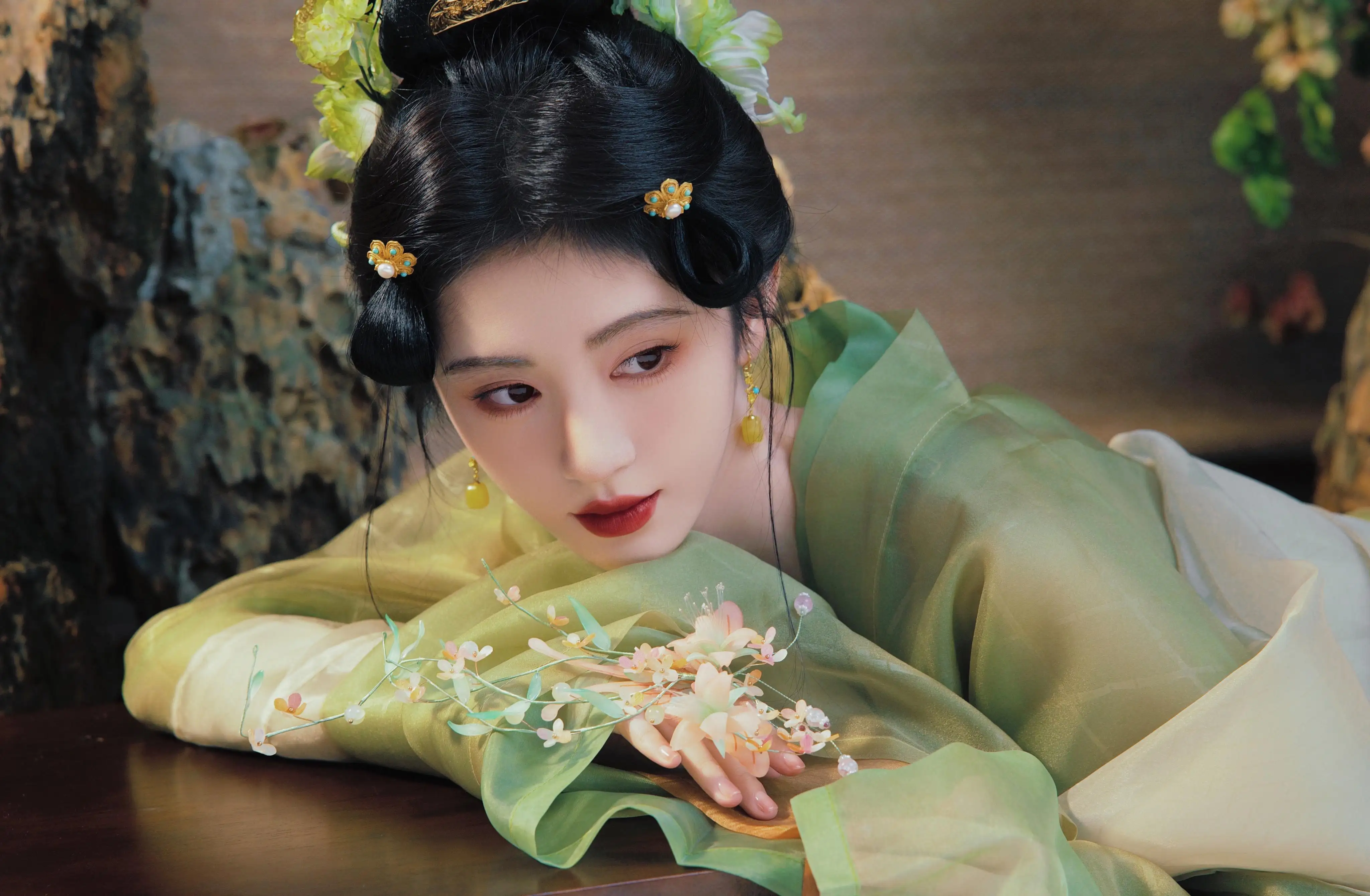 鞠婧祎绿色古装美女4K壁纸_