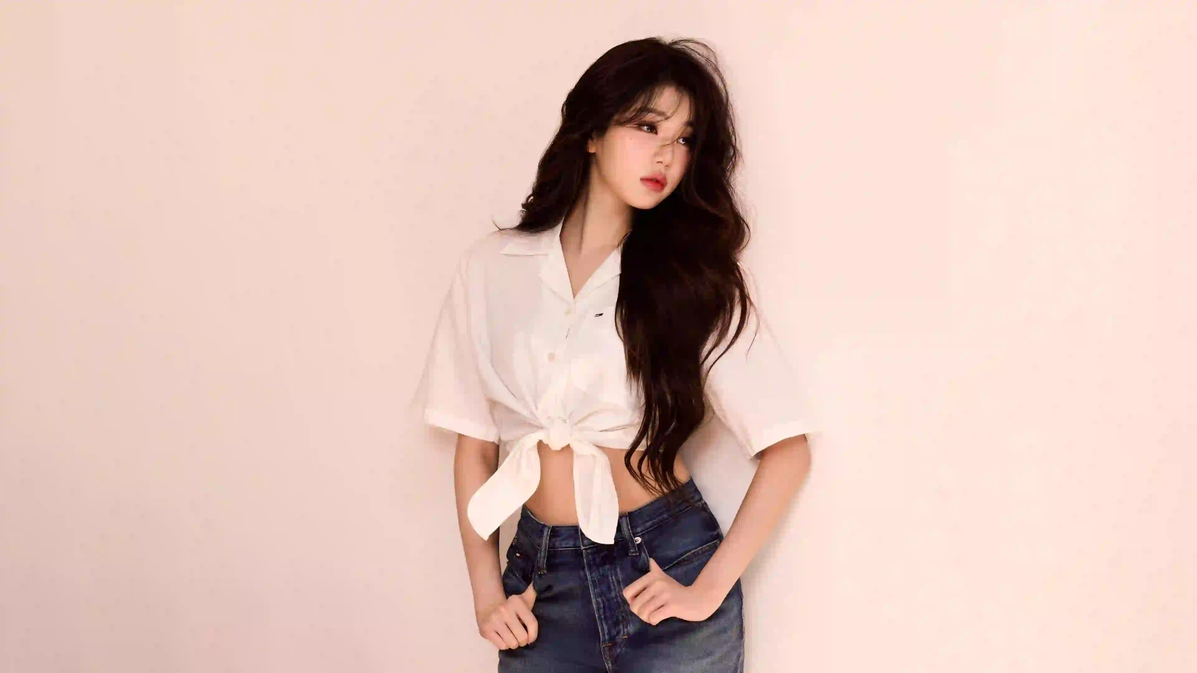 长发清纯美女 白色衬衫 牛仔穿搭