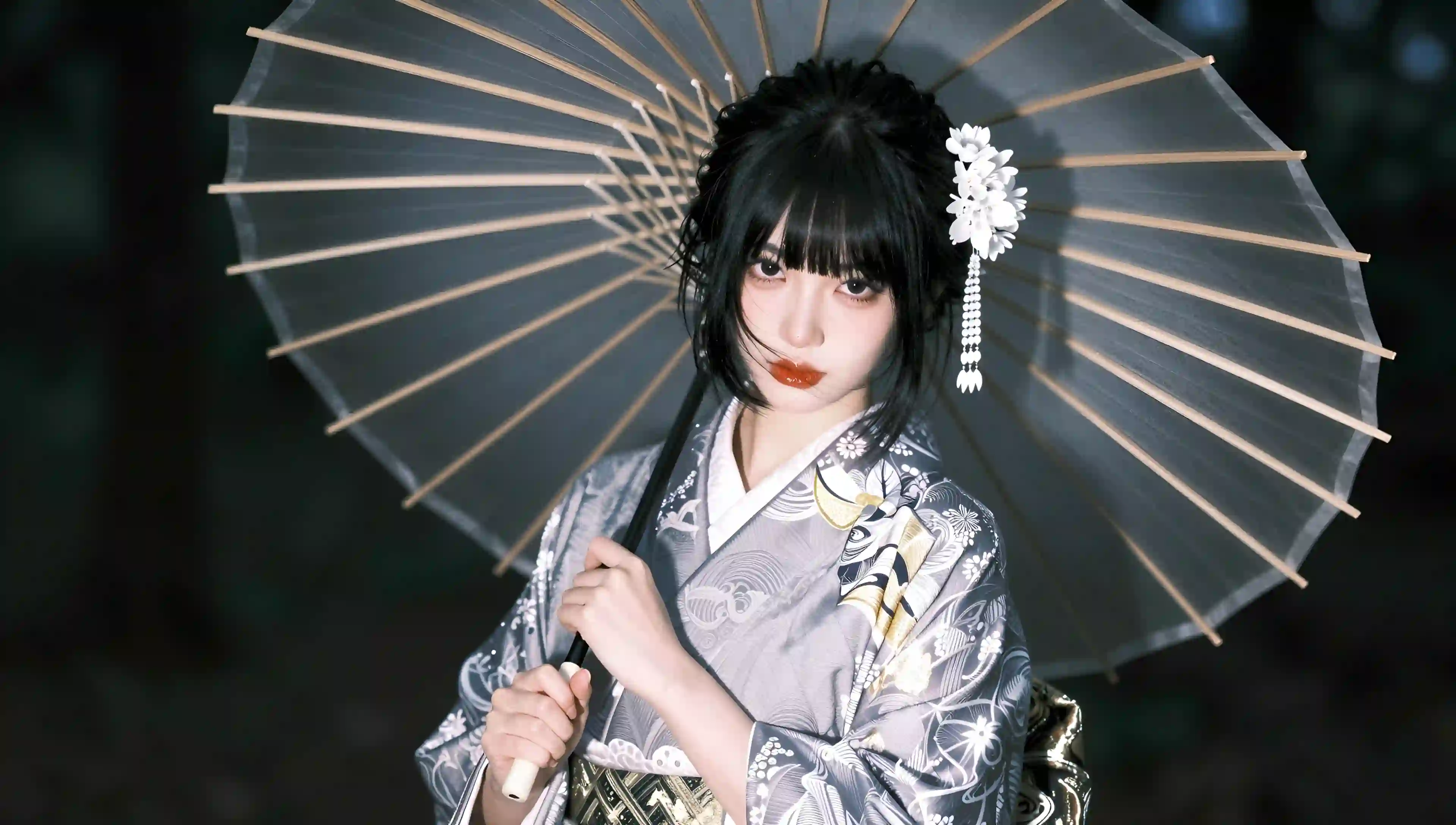 长发美女 齐刘海 和服穿搭 伞 白色花朵
