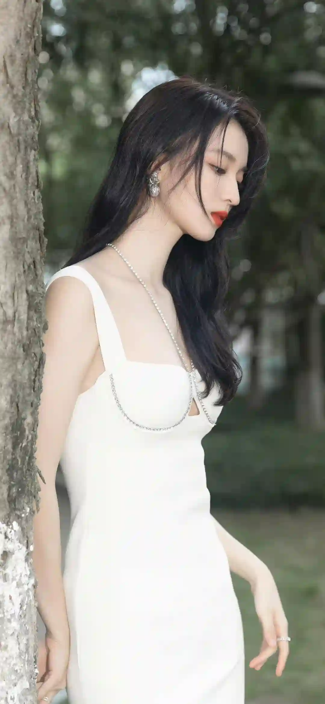 长发吊带美女 长发美女 明星壁纸 白裙美女 王楚然
