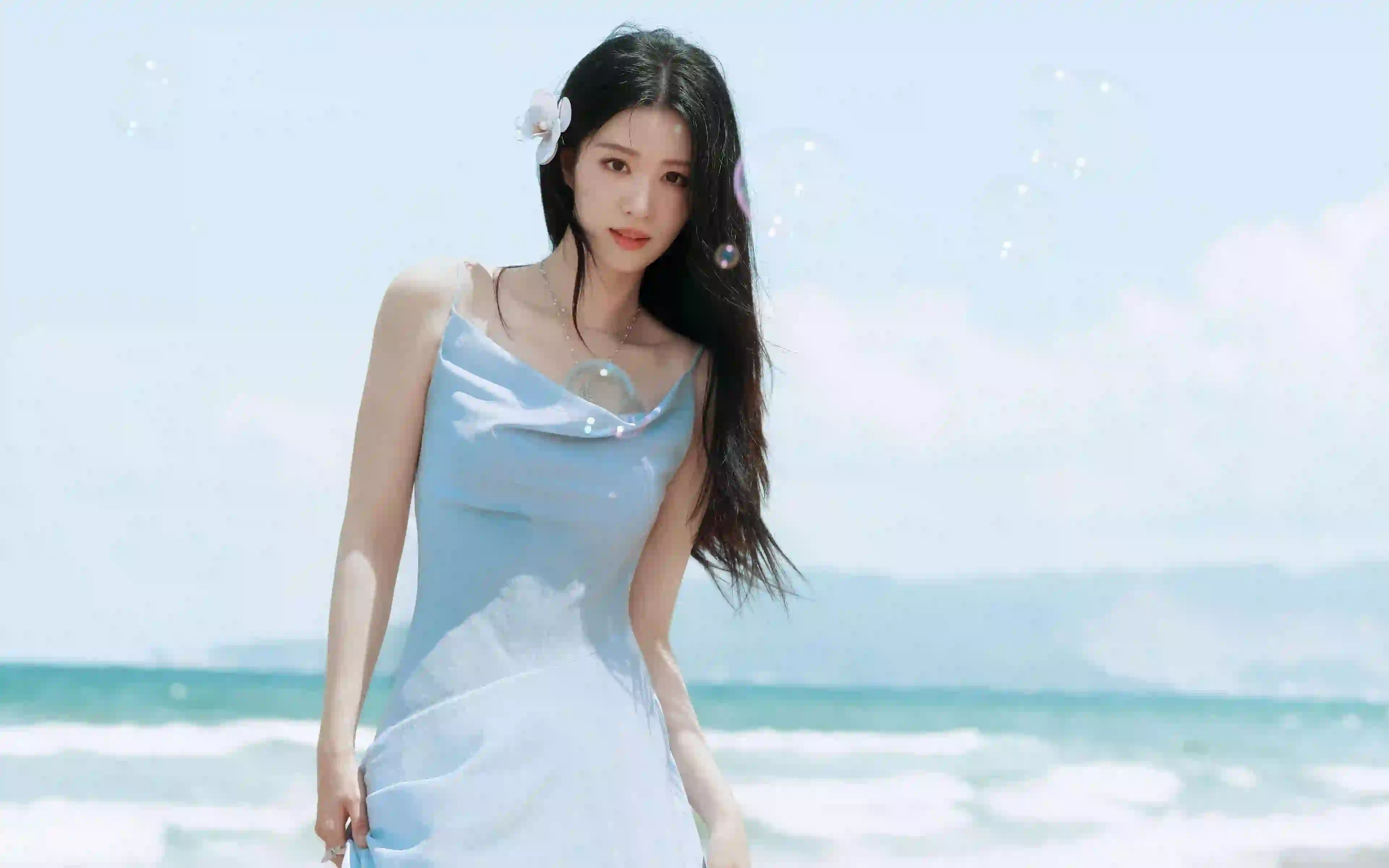 海边蓝色裙子美女王楚然 4K壁纸 