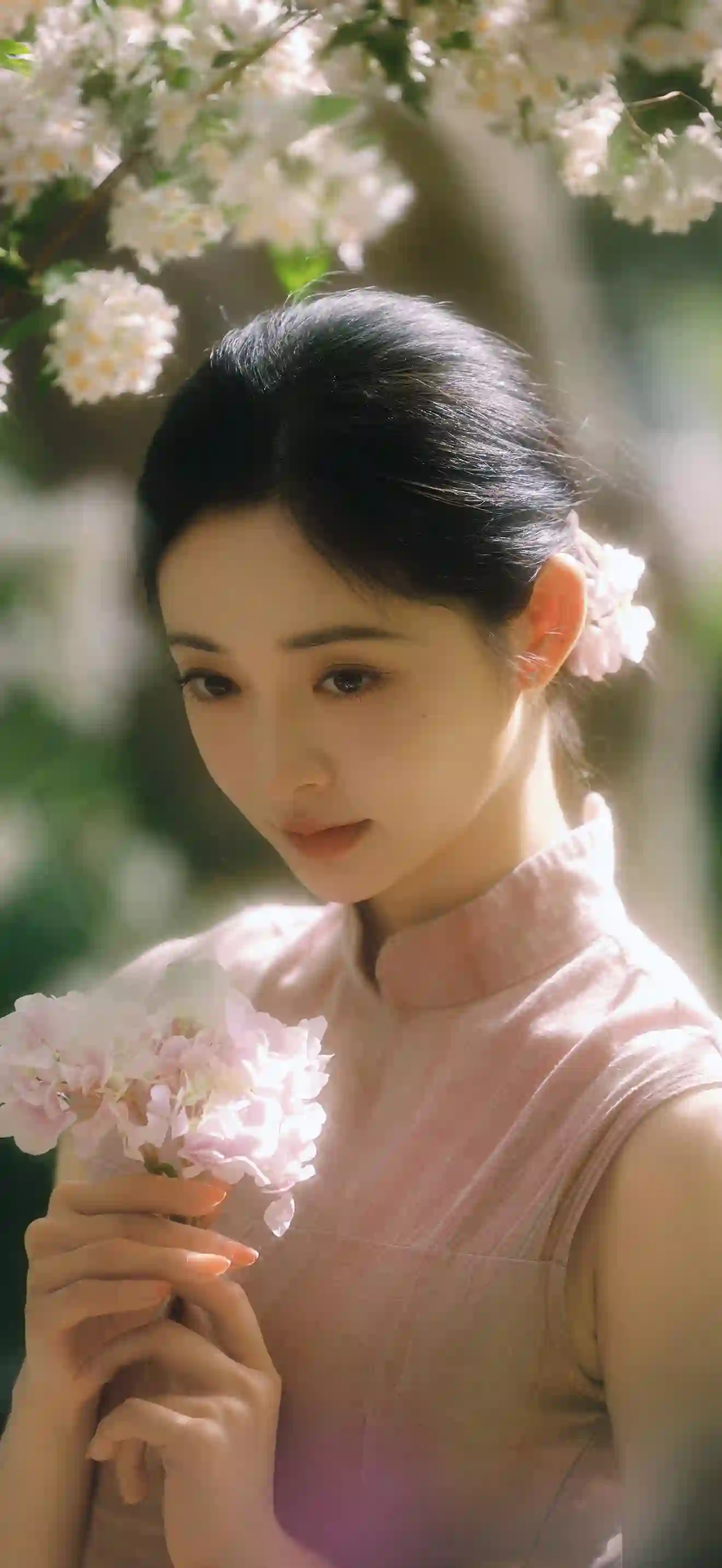 长发美女 周洁琼 传统服饰 花 白色花朵