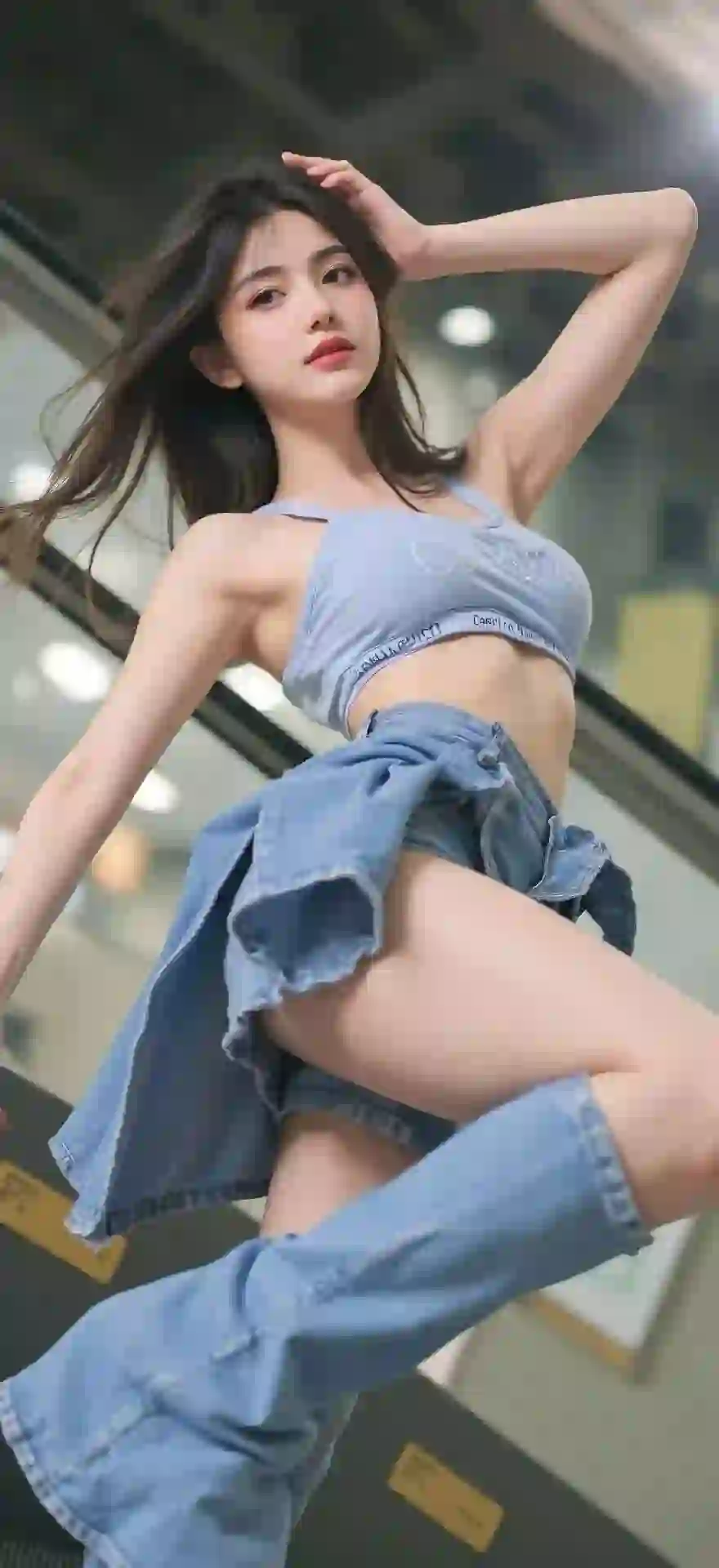 长发美女 个性穿搭 长腿美女