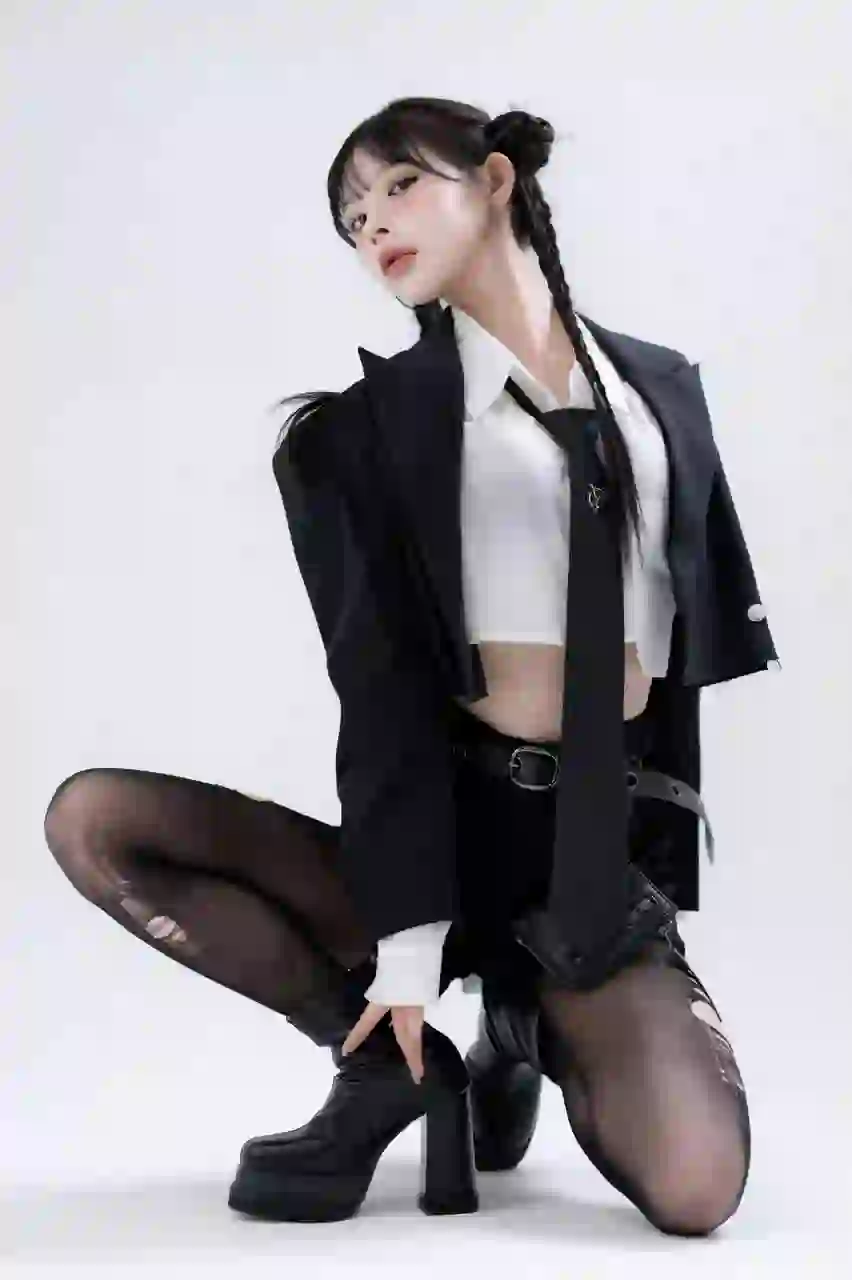 长发美女 时尚穿搭 性感 丝袜美腿 破洞丝袜 酷酷