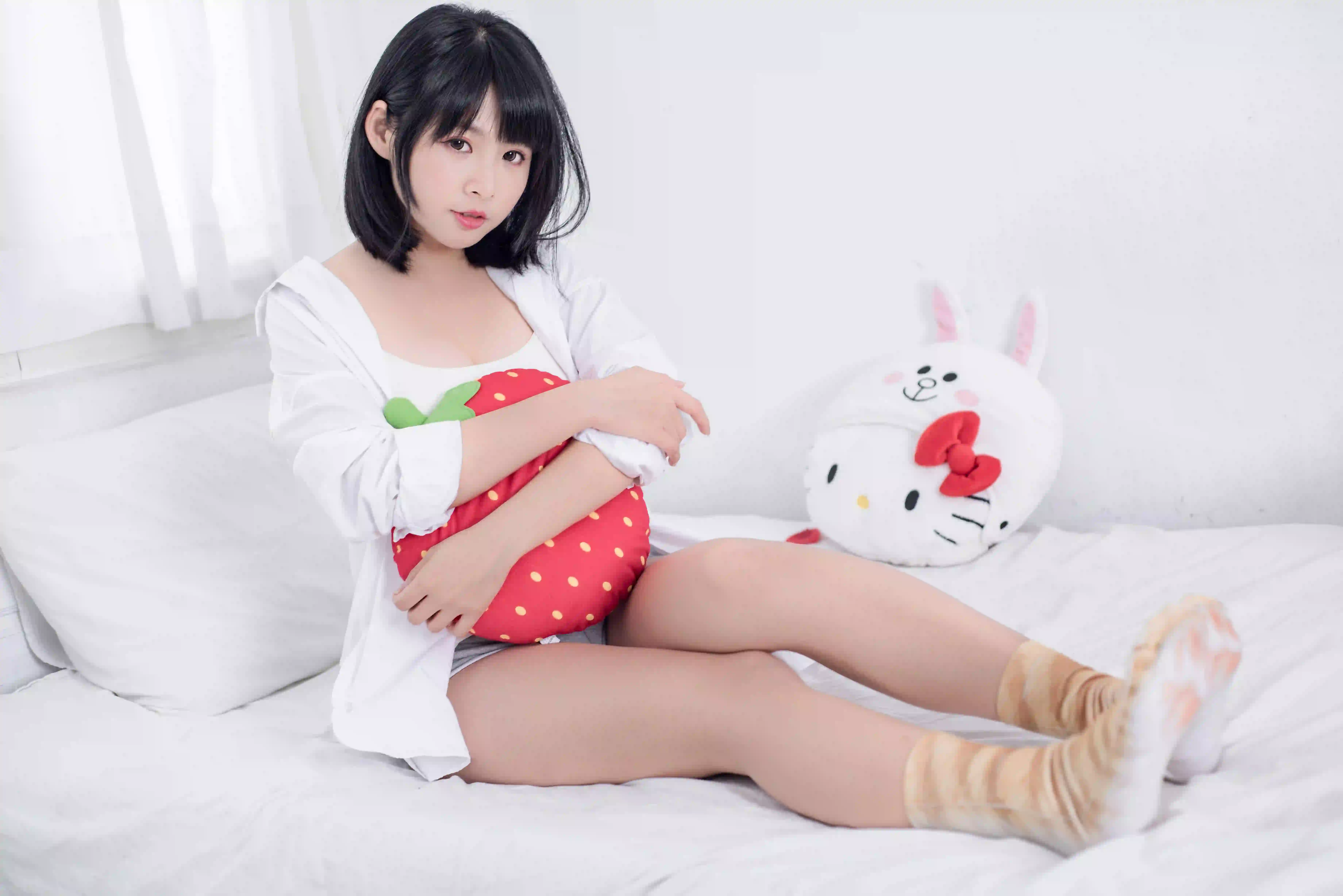 白色衬衫 白色衣服 短发女孩 居家写真 