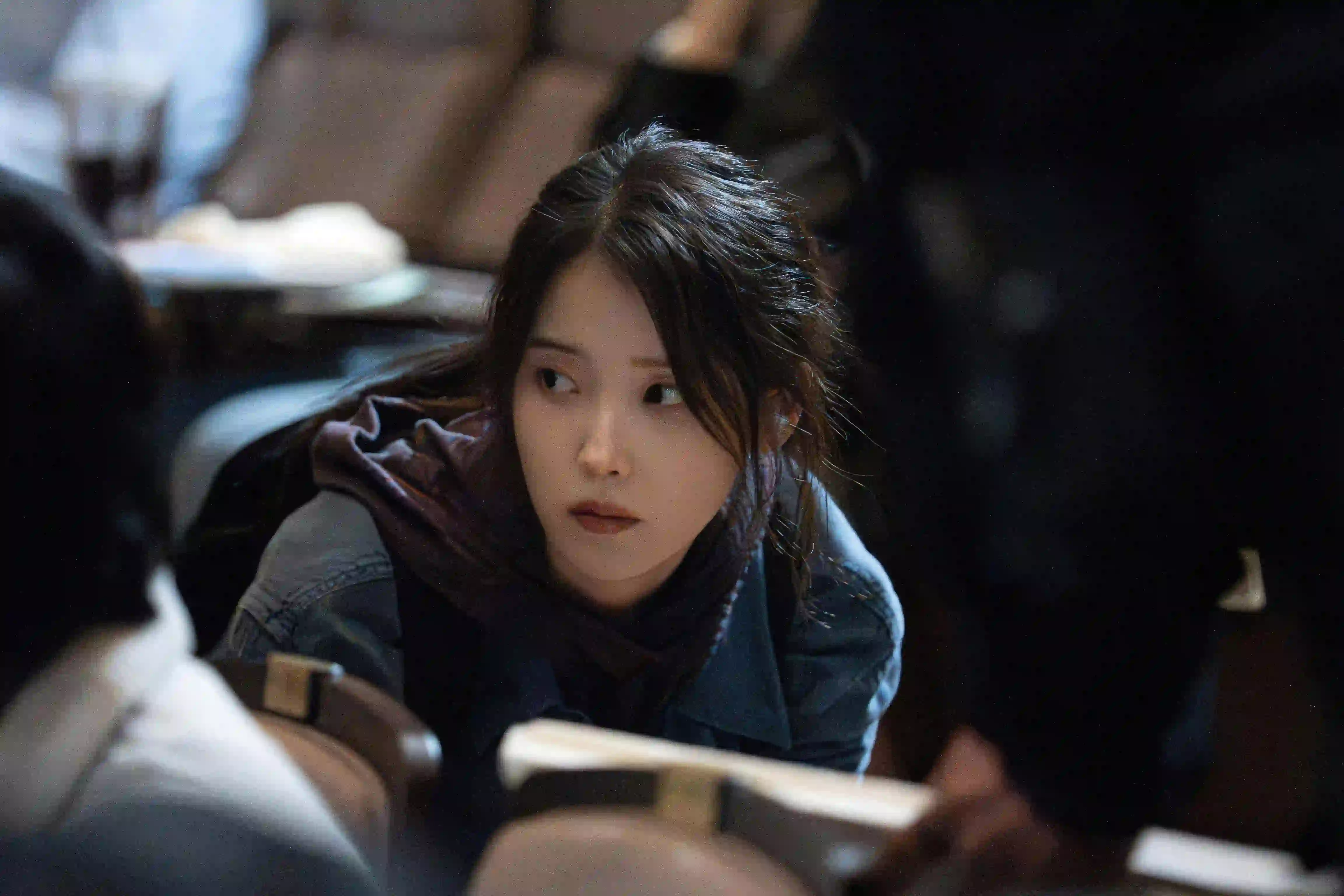 IU 侧颜 长发美女 个性穿搭 