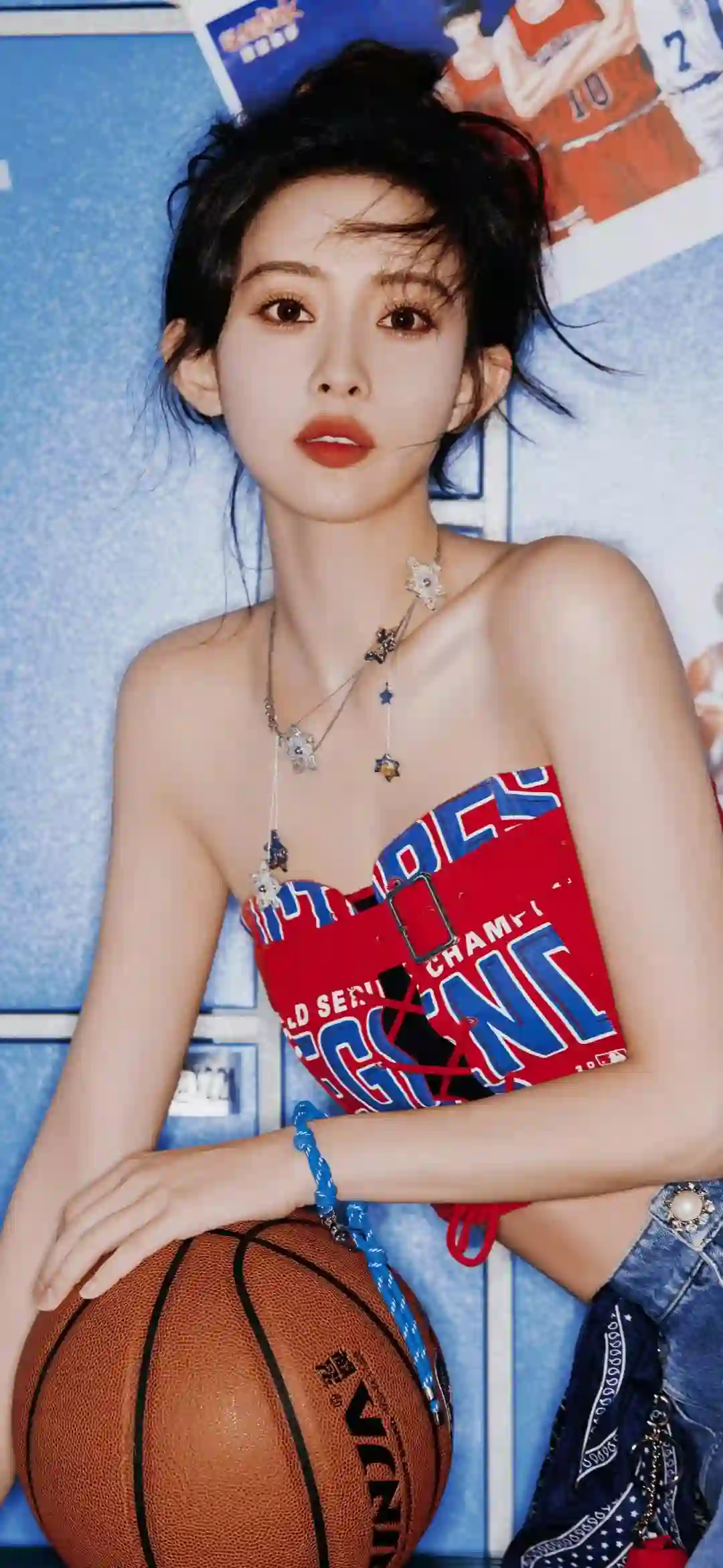 篮球美女 孟子义 抹胸穿搭 红色