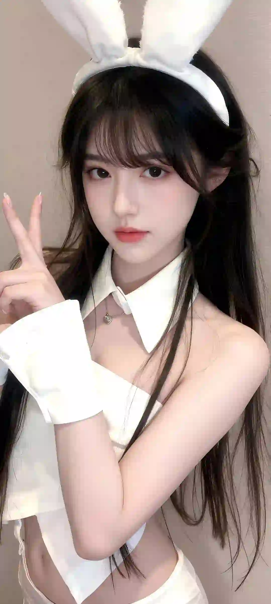 可爱兔耳女孩 居家写真 白色衣服