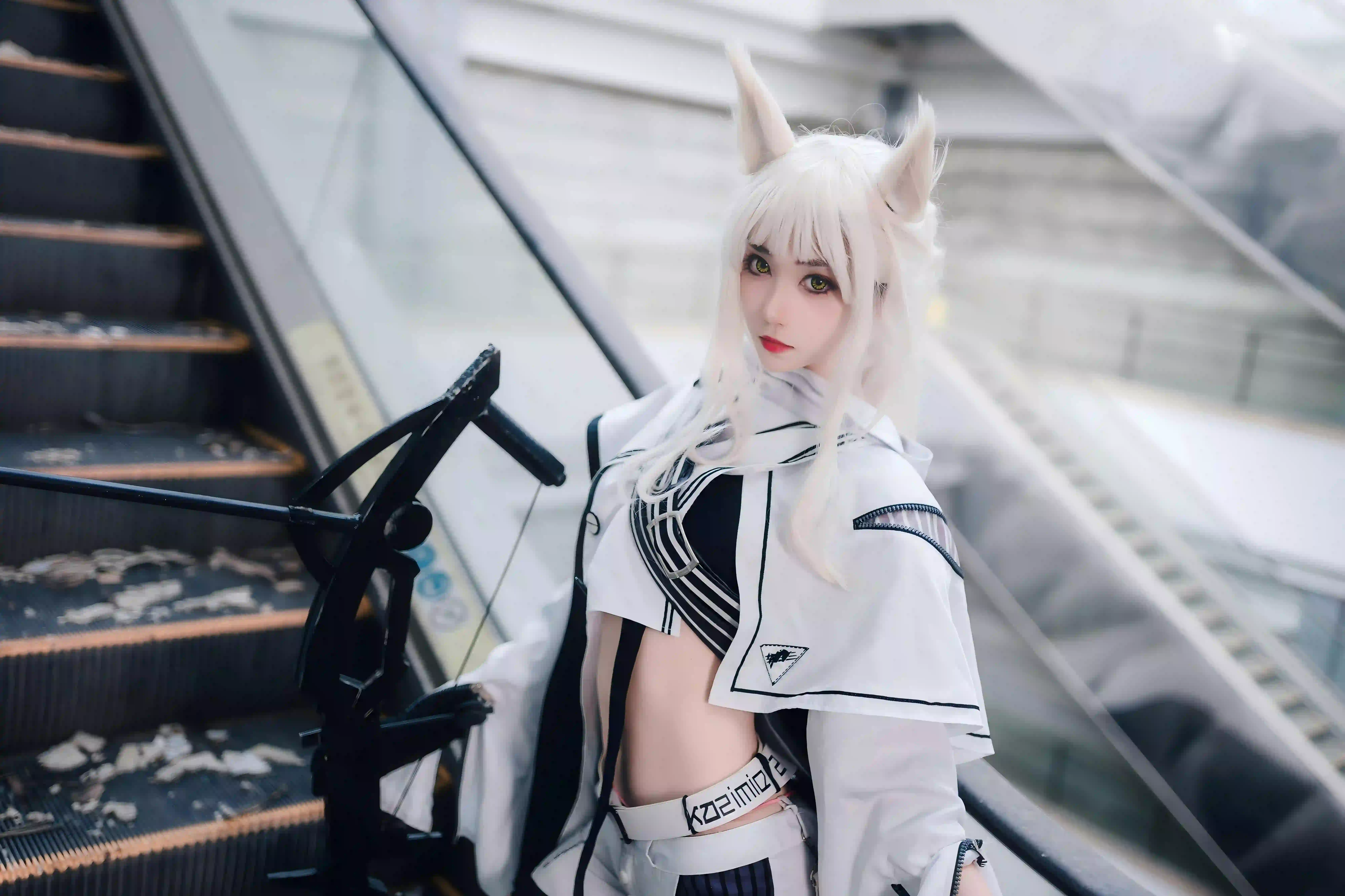 coser 游戏角色cos 白色头发 猫耳 楼道 可爱猫耳