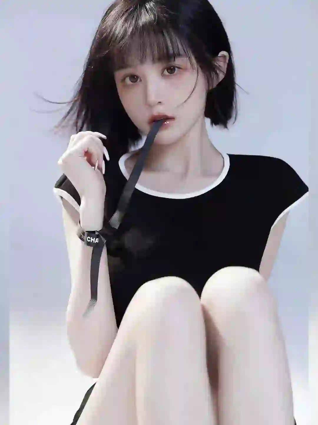 短发清纯美女 性感美女 黑色连衣裙 长腿美女