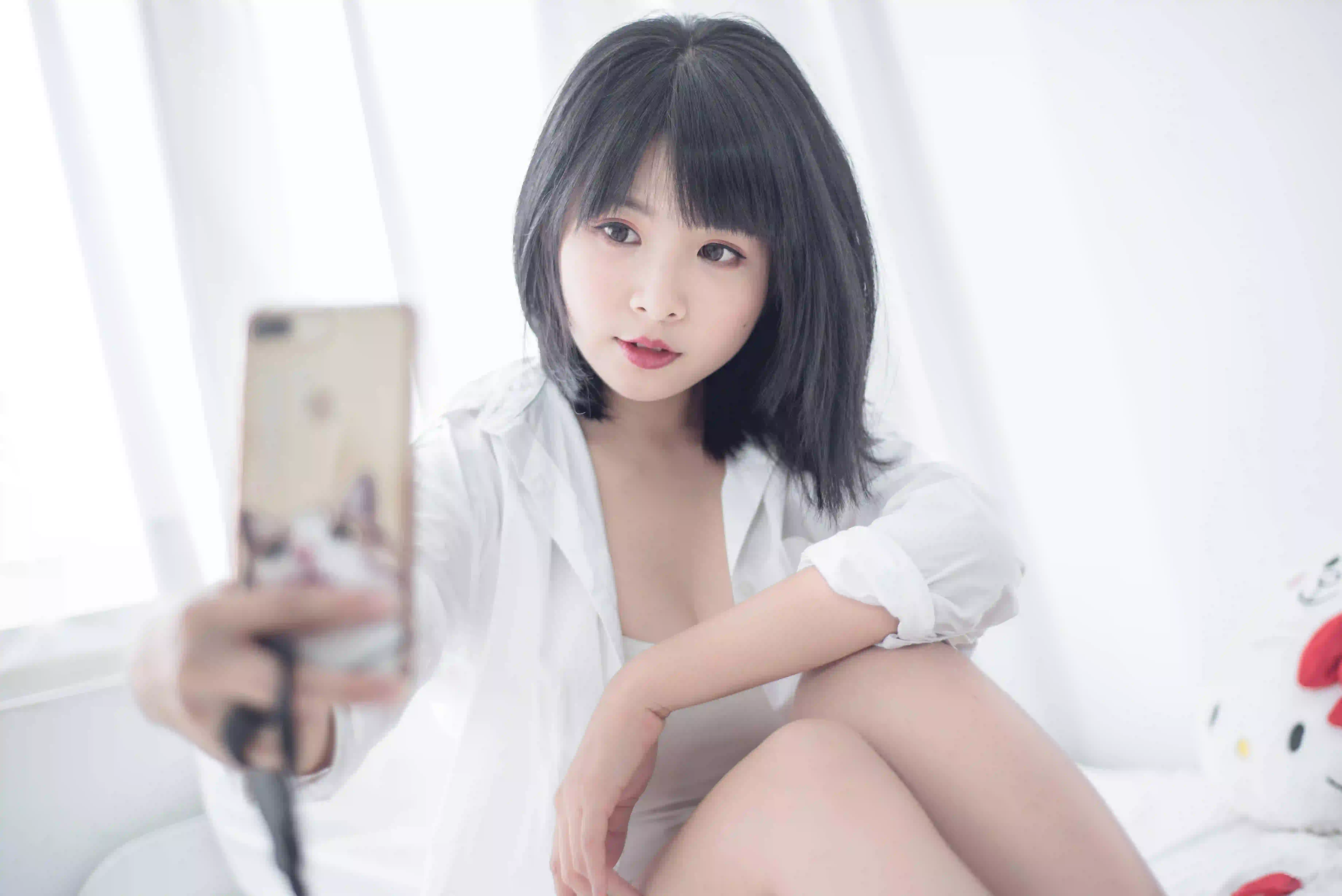 白色衬衫 白色衣服 短发女孩 居家写真 