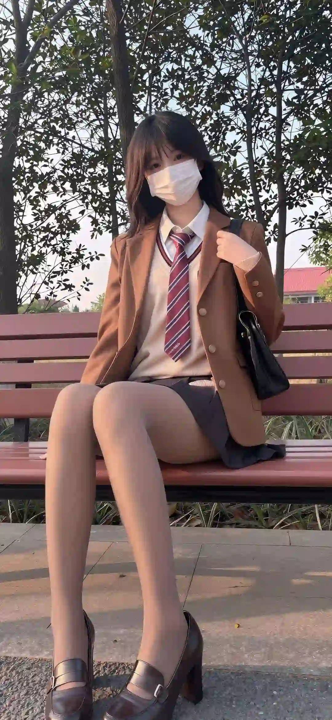 长发美女 戴着口罩的长发美女 丝袜 jk穿搭