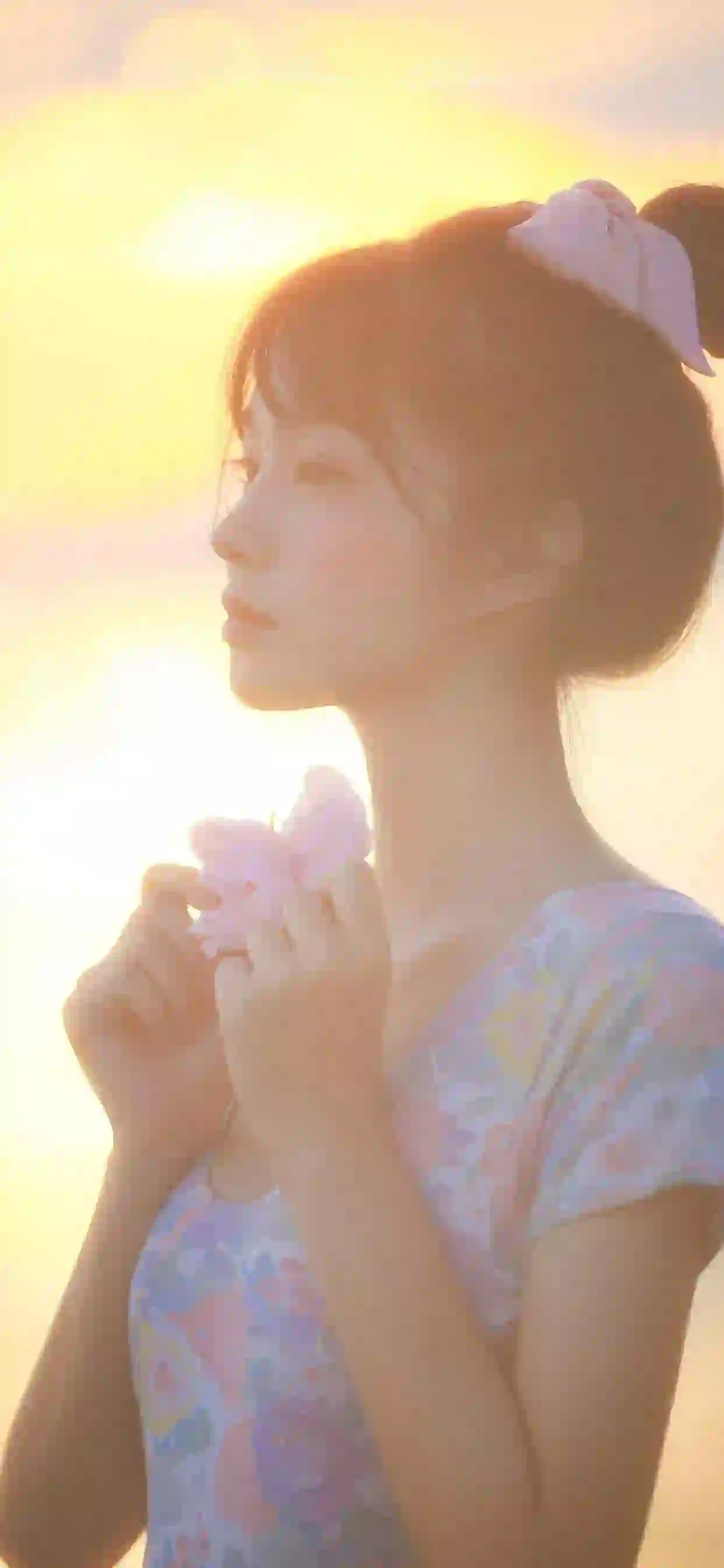 落日余晖 逆光 唯美意境 暖色系 清纯美女