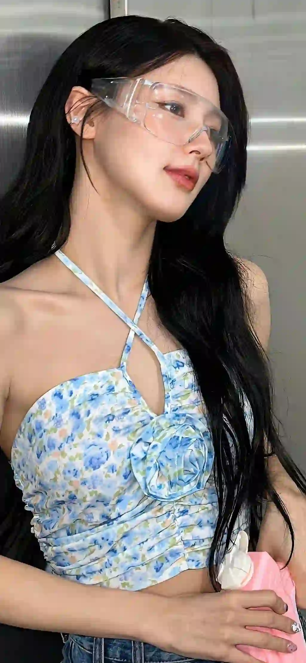 碎花吊带衣服 牛仔裤穿搭