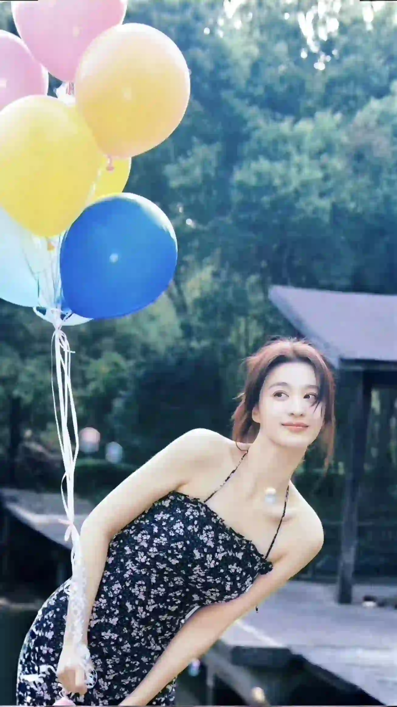 王楚然 可爱美女 碎花吊带长裙 户外写真 彩色气球