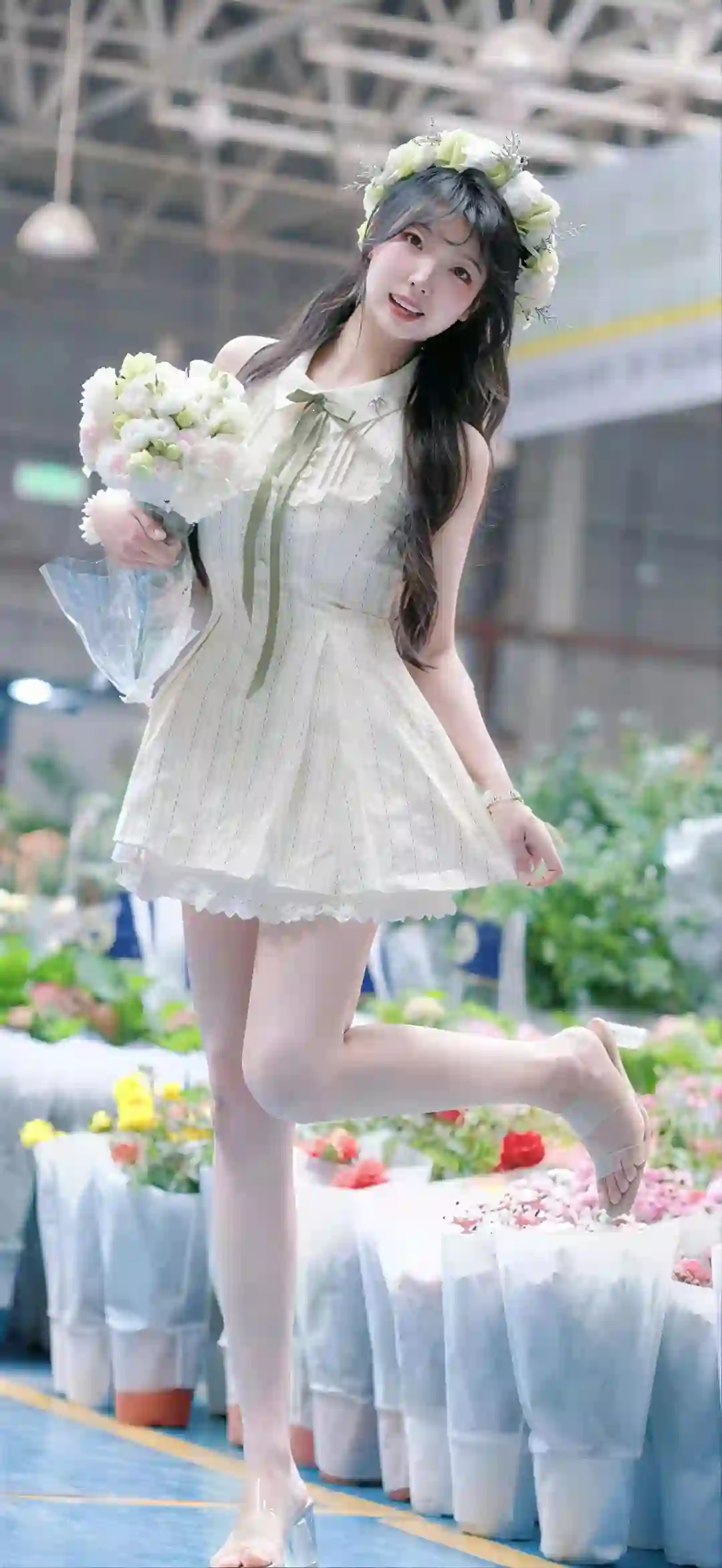 甜美少女 花环 花束 清新写真 浪漫花店 碎花连衣裙