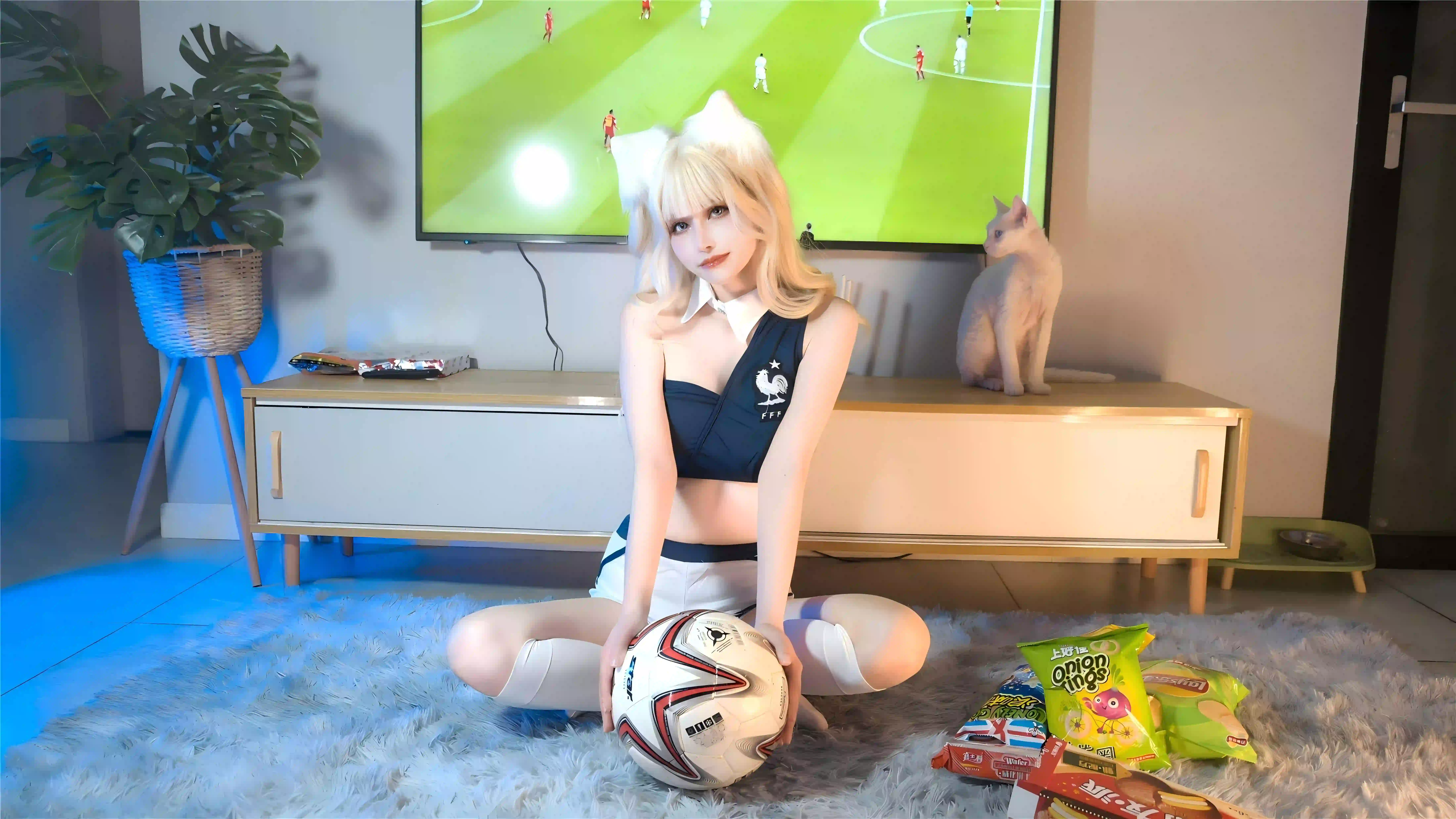足球宝贝 居家写真 性感 长发美腿  猫咪