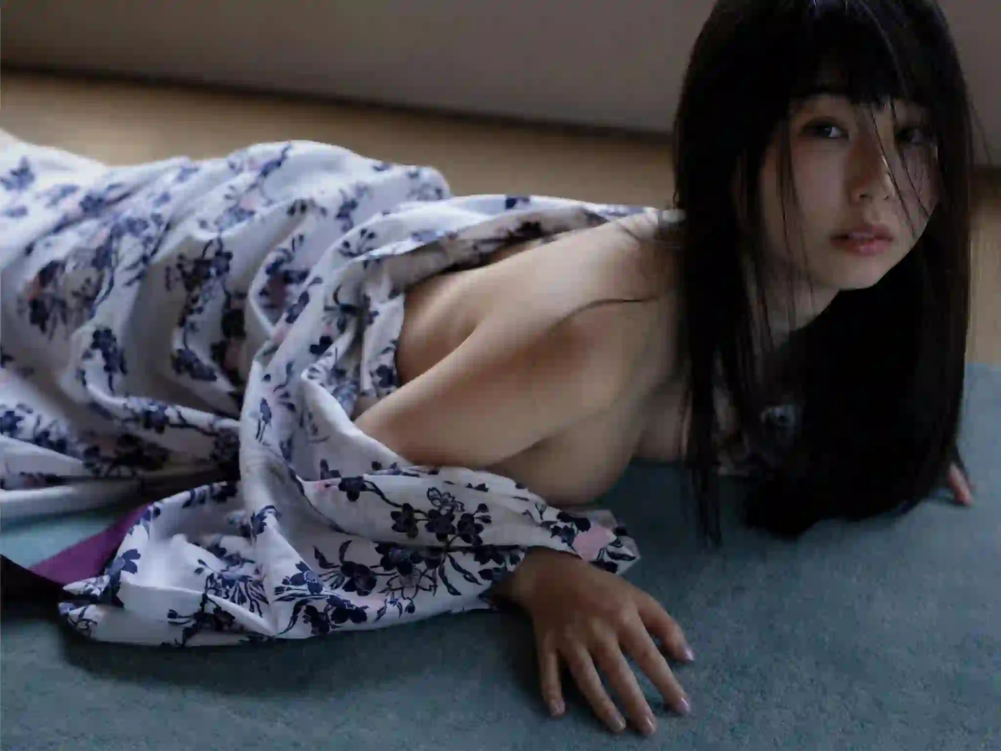 长发性感美女 日式风格 和服 凌乱的头发