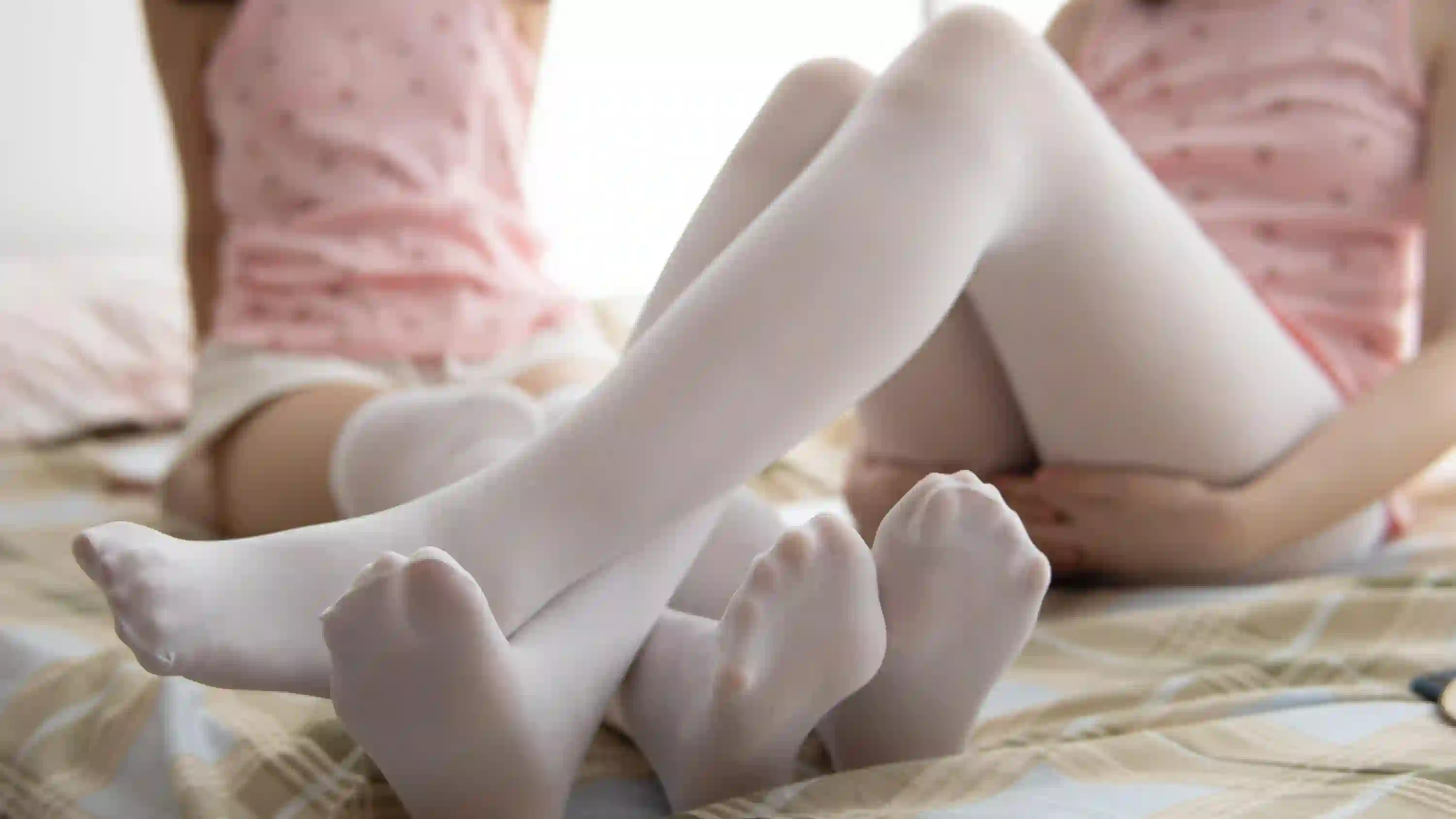 长腿丝袜美女 丝袜 白丝 美腿 居家 性感 双马尾 居家