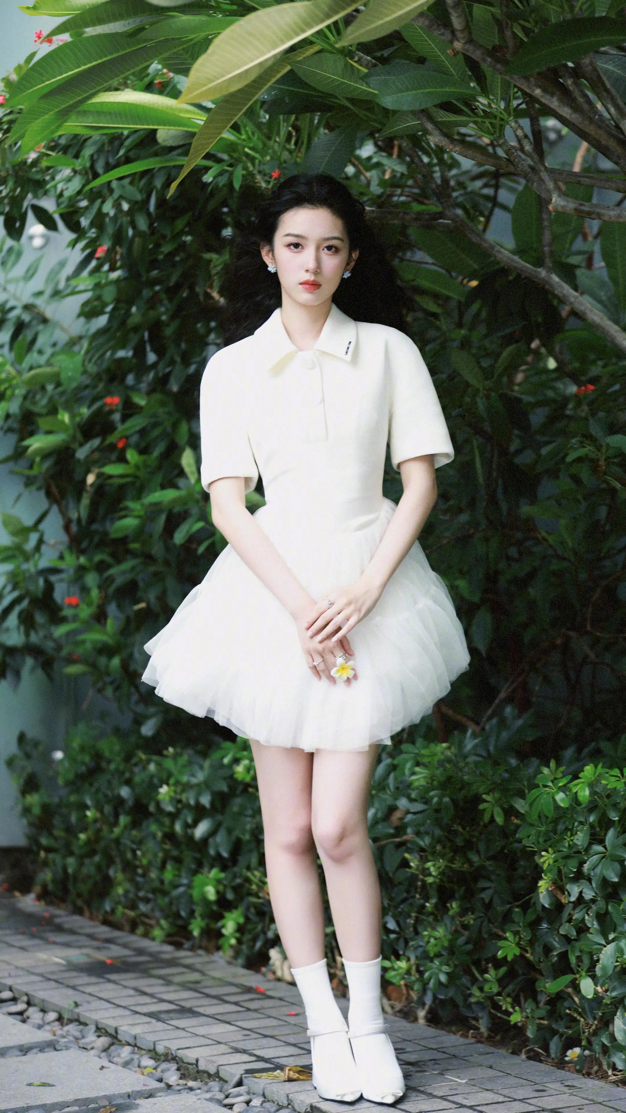 漂亮白色裙子美女周也