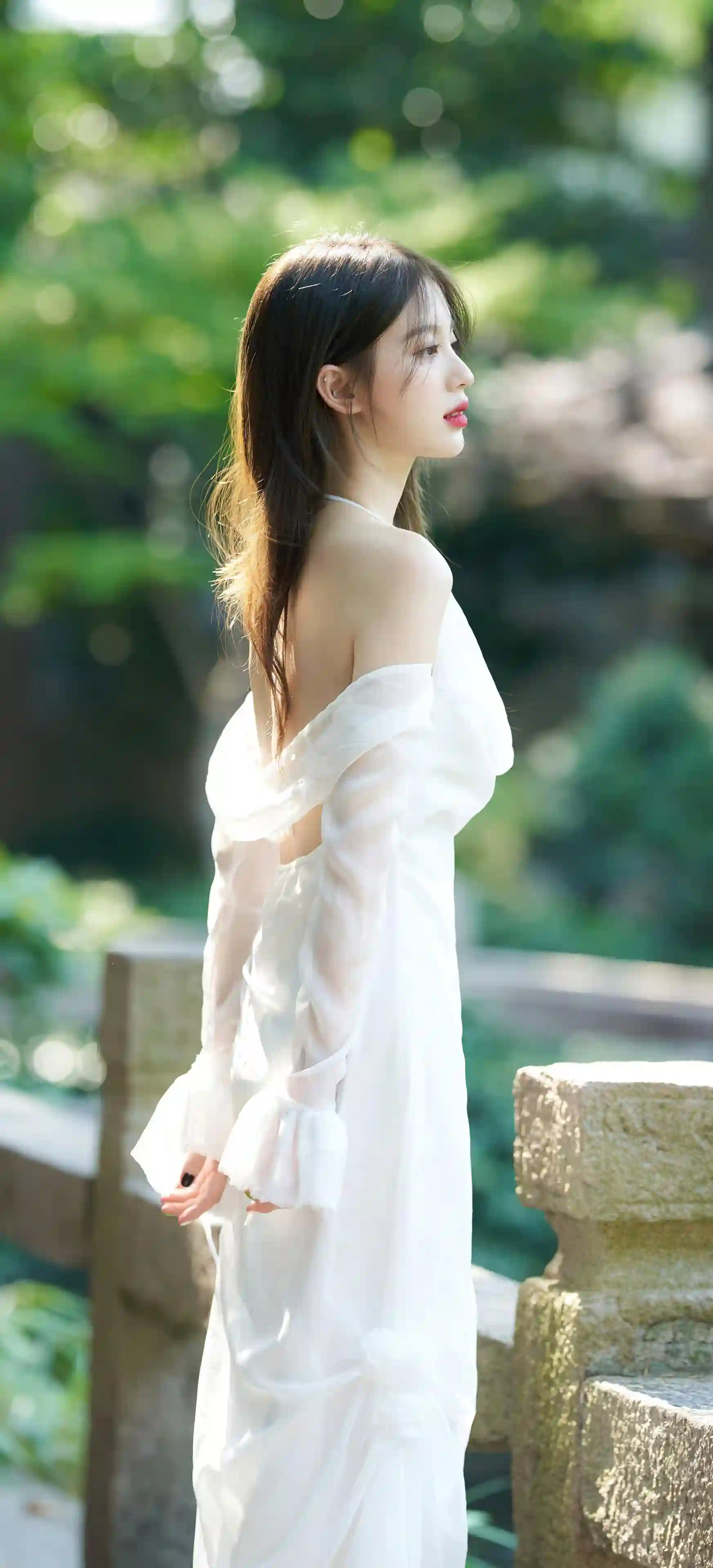 白色长裙美女 户外 养眼美女