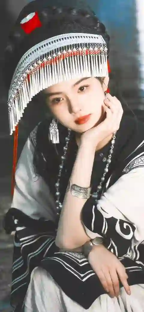 长发美女 清纯 甜美 可爱 艾米 民族服饰 传统服饰