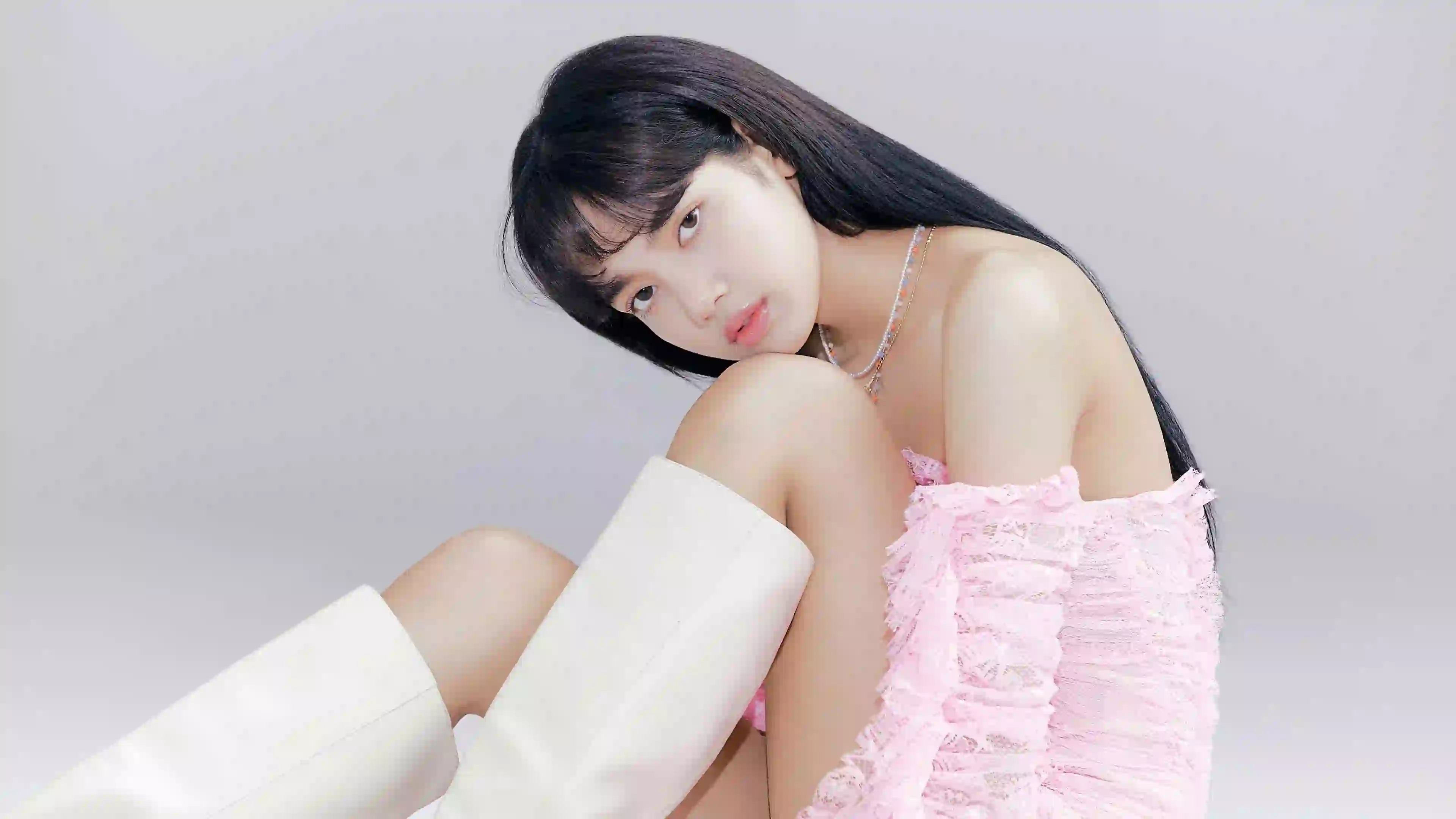 粉红色裙子 长发美女 性感 Lisa