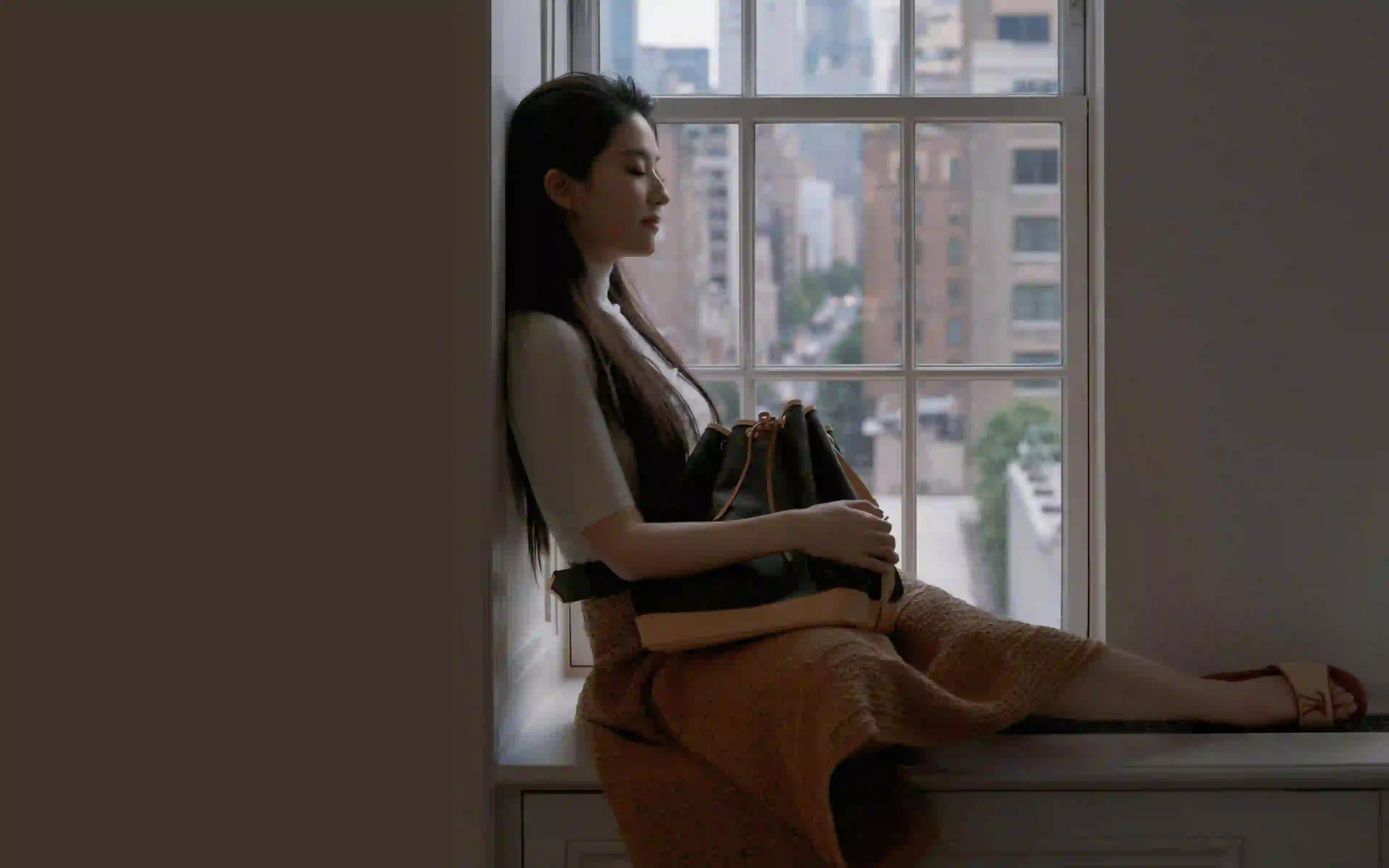 刘亦菲 窗台美女 长发美女 惬意 悠闲