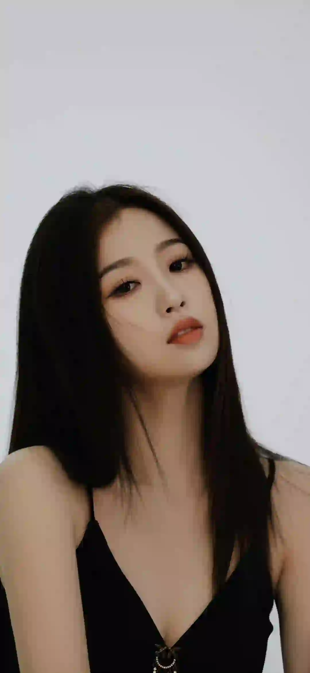 长发美女 性感美女 虞书欣  黑色吊带 长直发