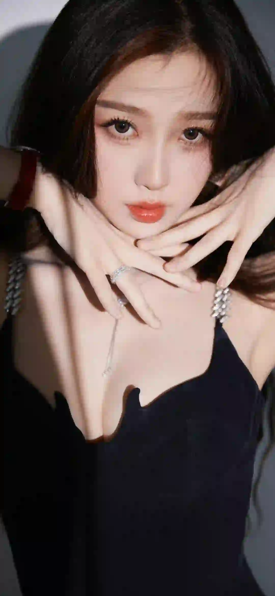 虞书欣 性感美女 黑色裙子 吊带