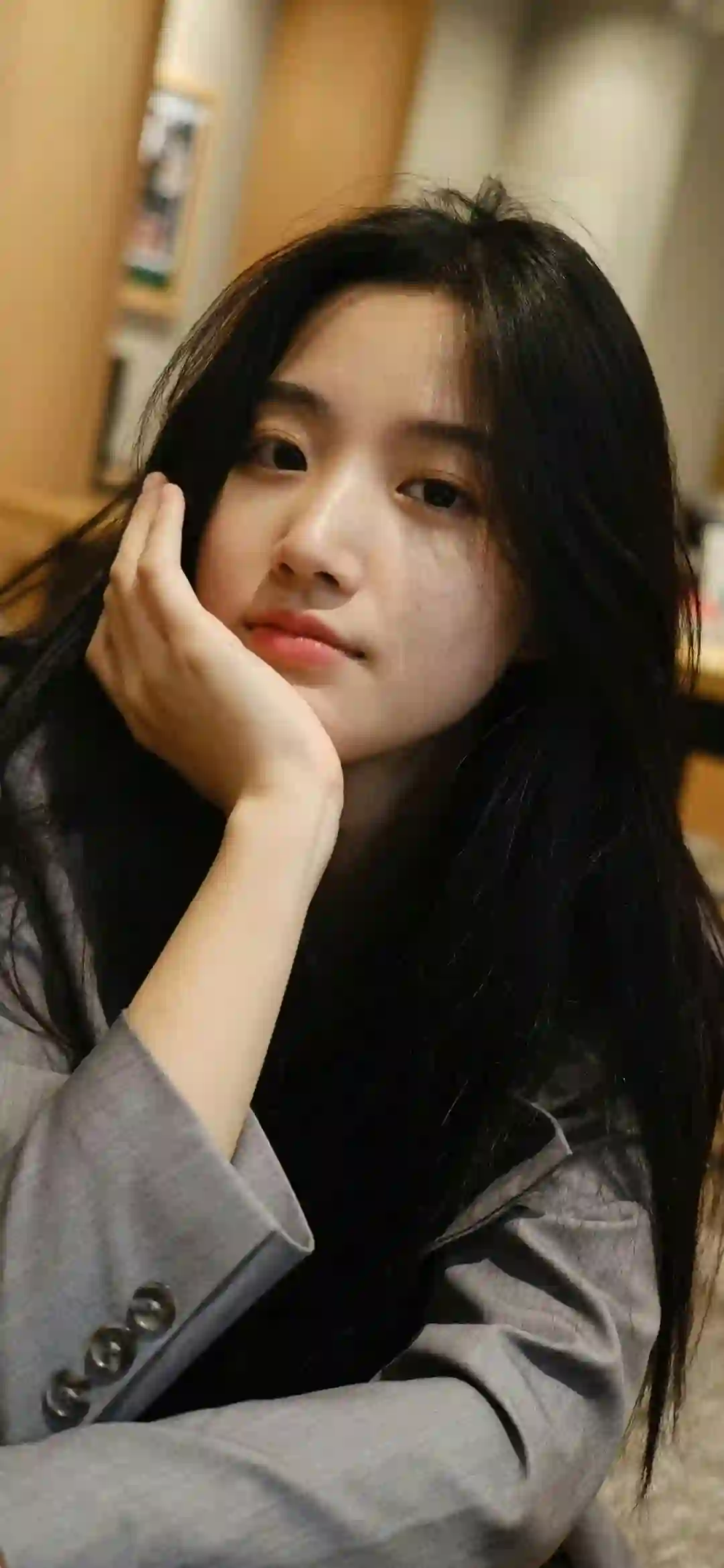 少女 西装 沉思 室内