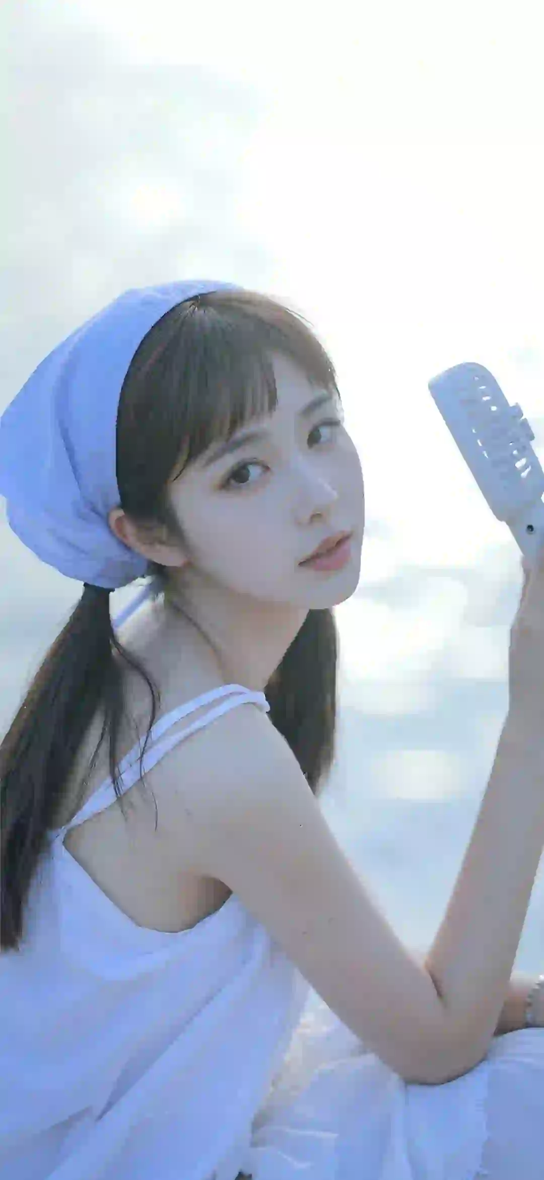 美女 长发美女 可爱吊带穿搭