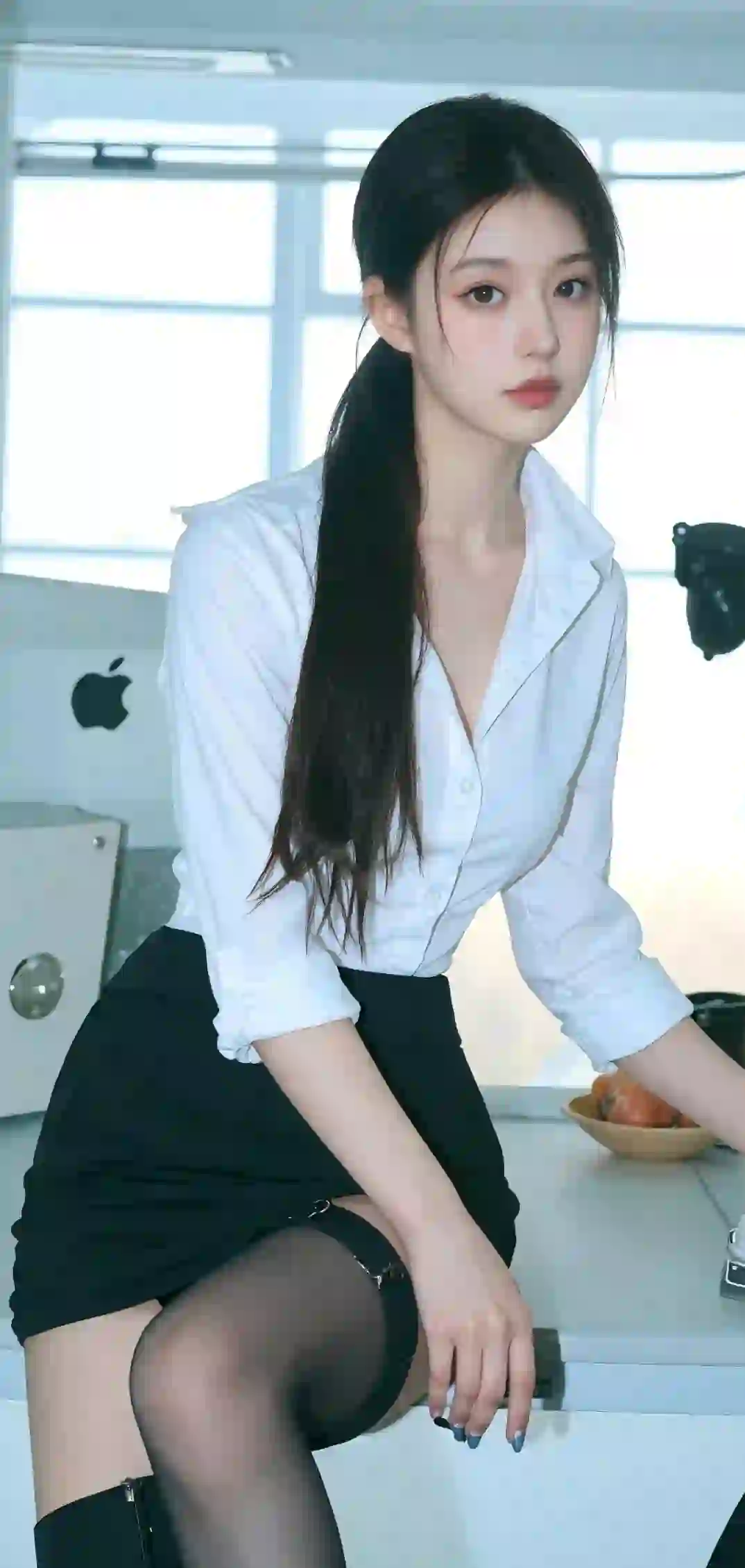 美女 长发美女 职业装 黑丝美腿 性感美女 白色衬衫 办公