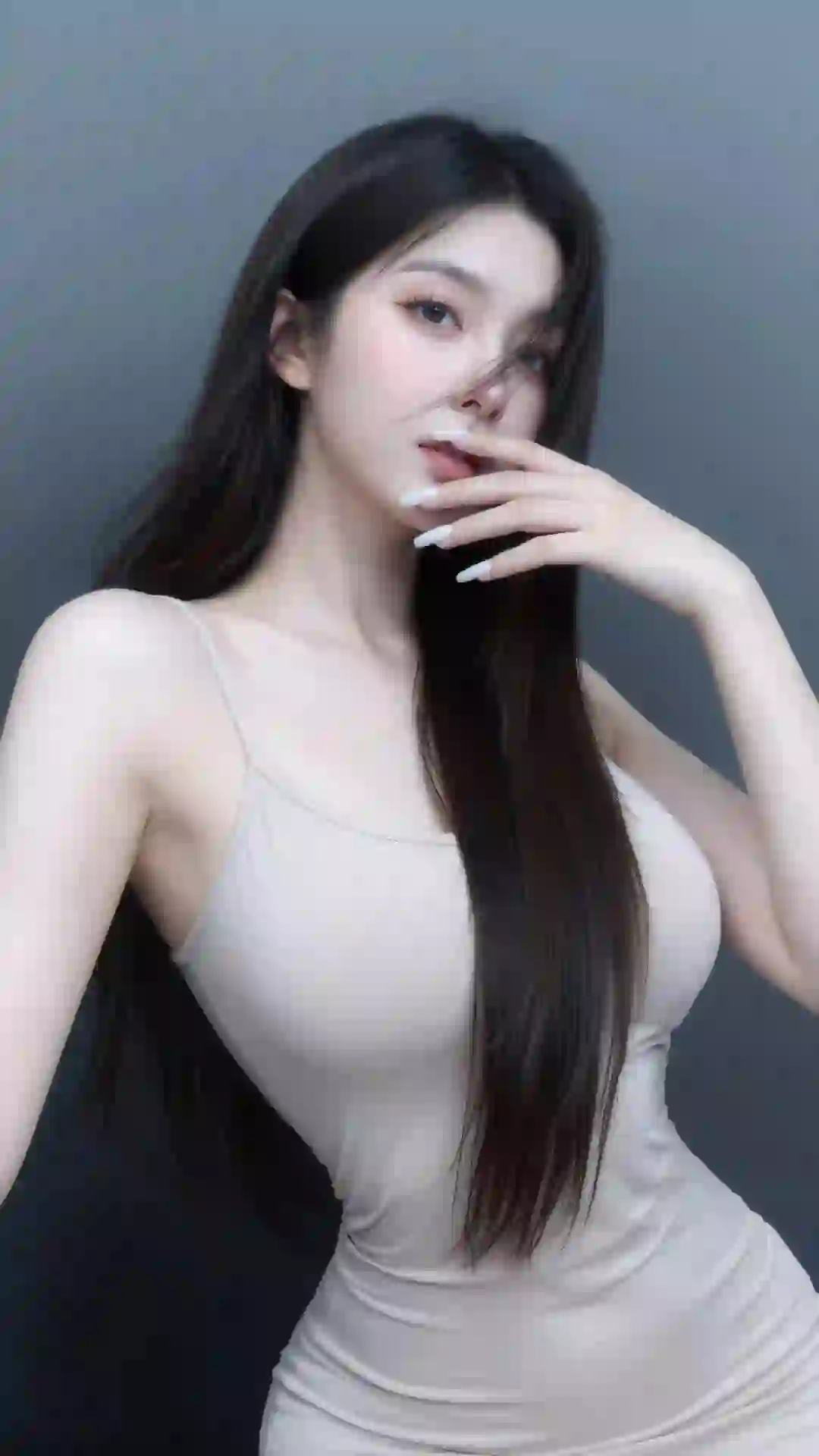 美女 长发美女  性感 好身材 白色裙子 吊带 长发