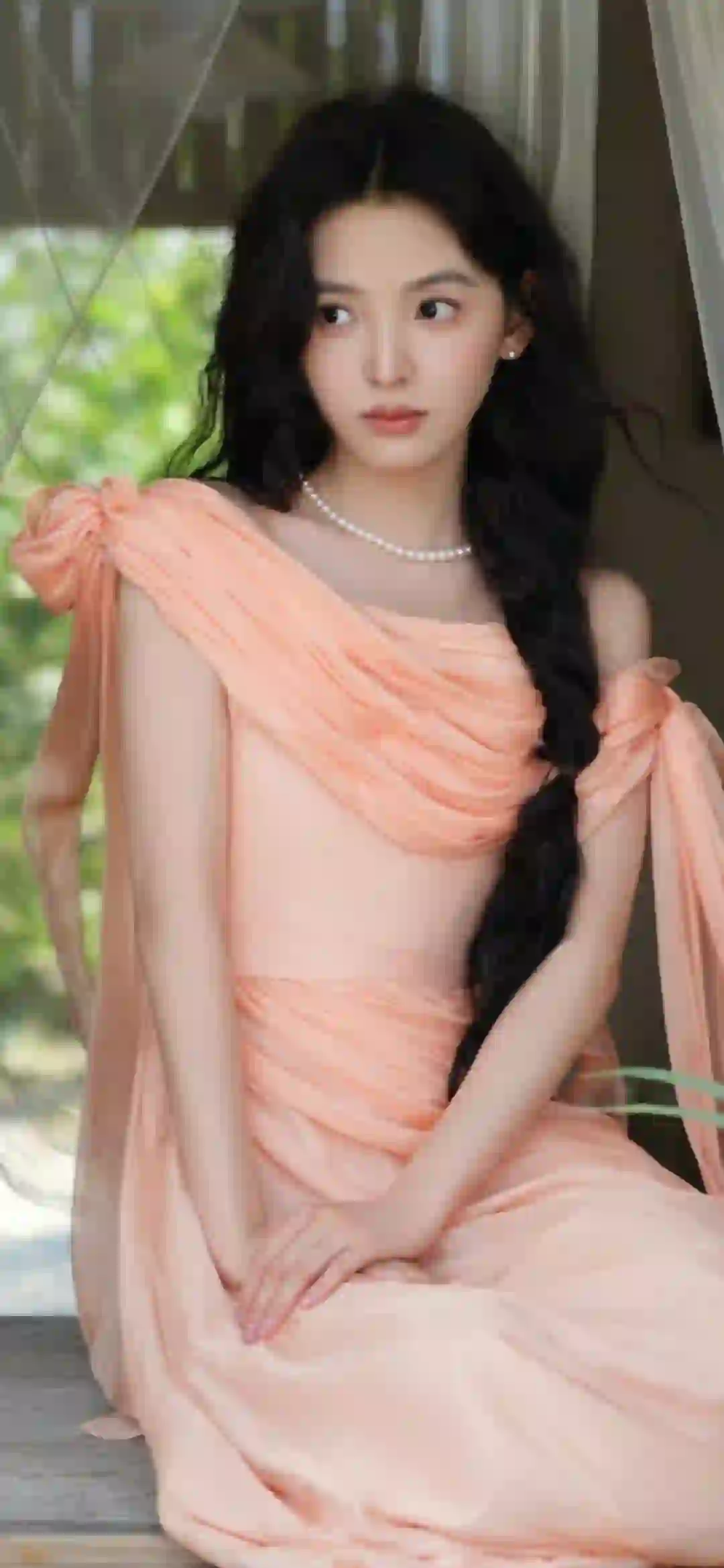 章若楠 长发清纯女孩 淡黄色抹胸长裙