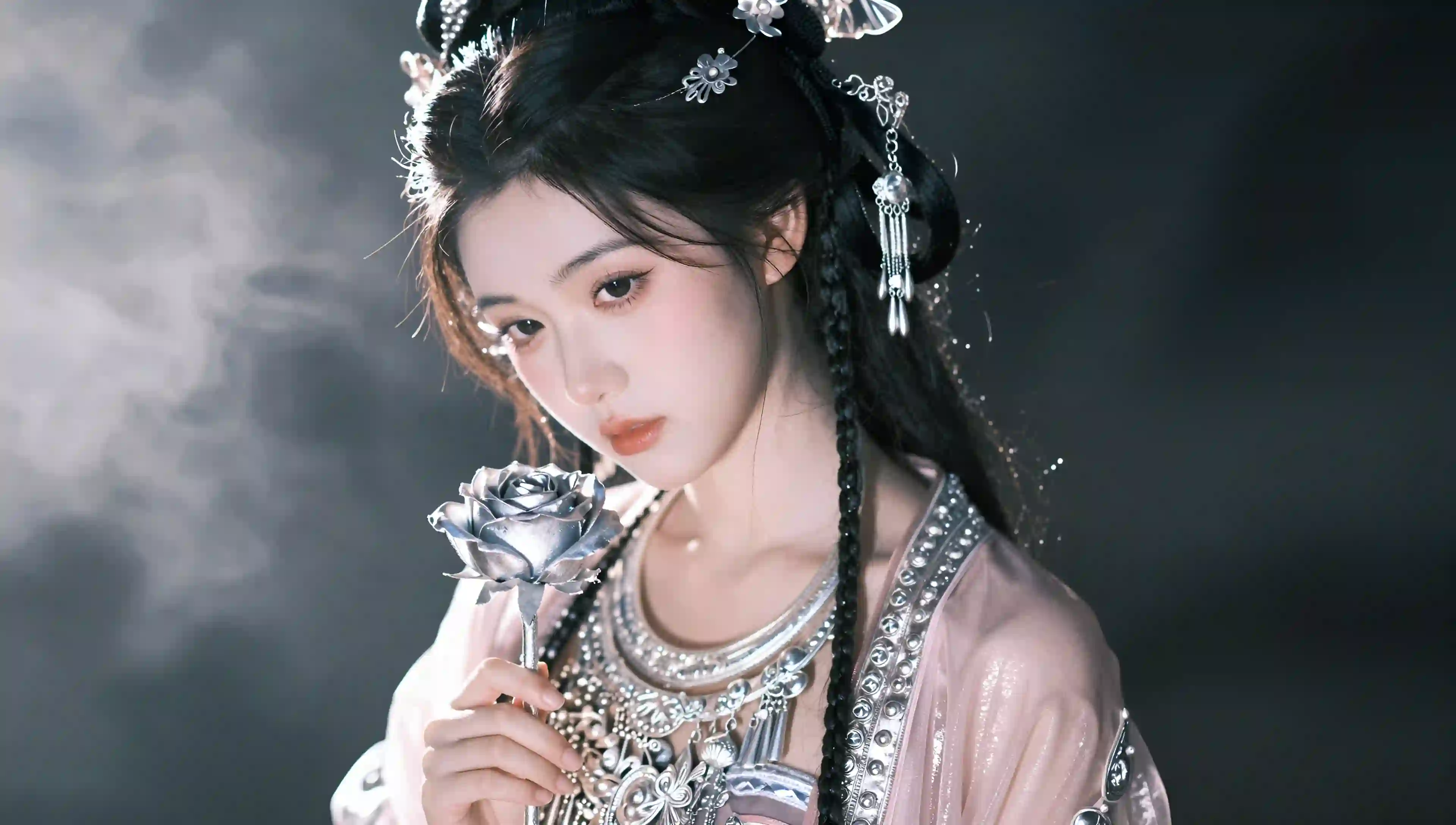 长发古风美女 银色花朵 古风 汉服 优雅