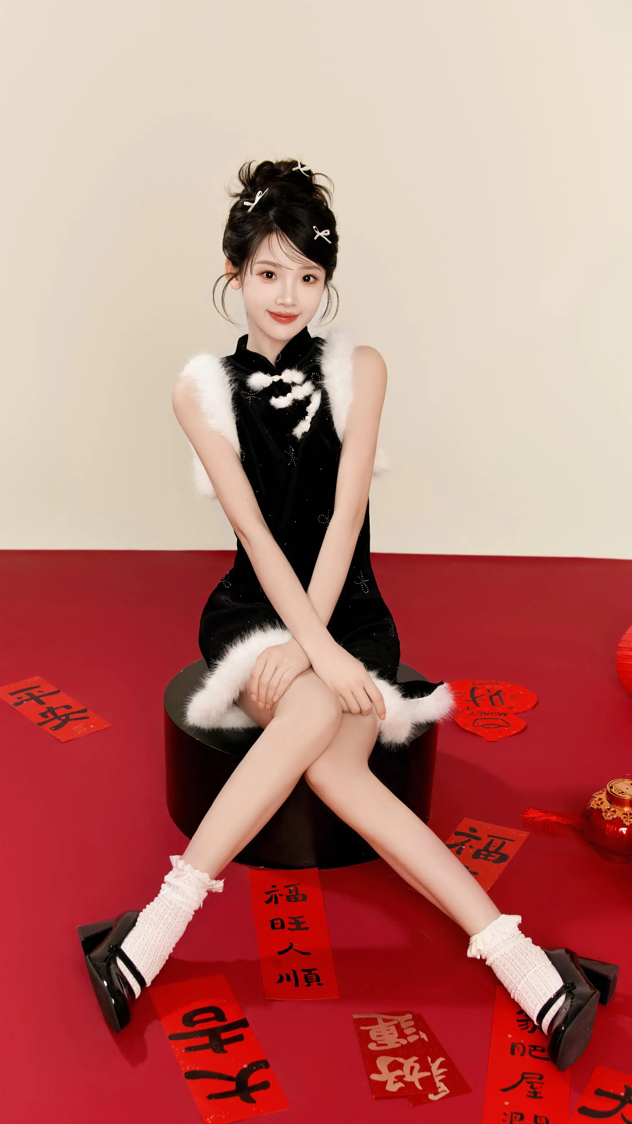 新年可爱美女张淼怡4K手机
