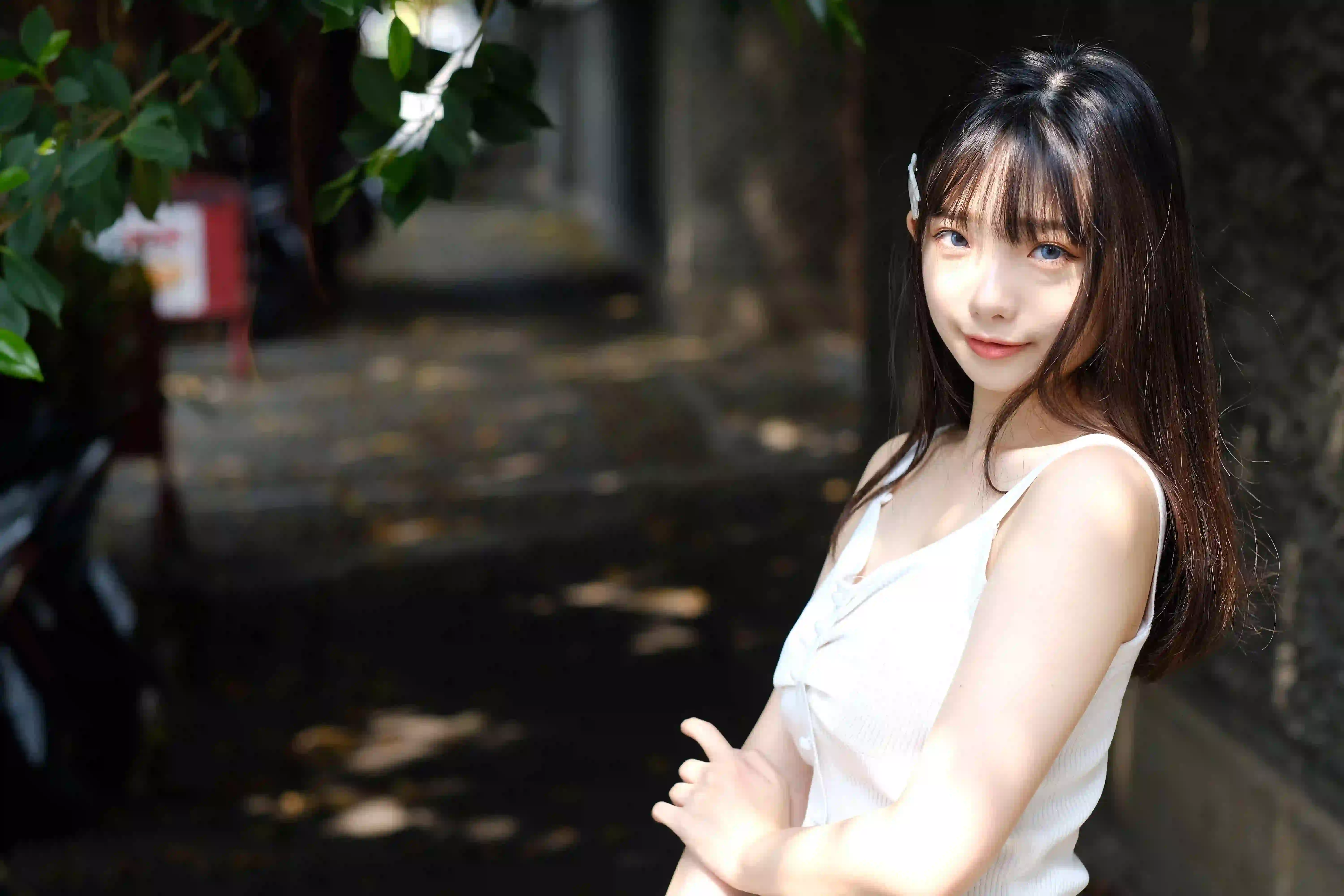 白色衣服 牛仔穿搭 清纯美女 小猫发卡 光影