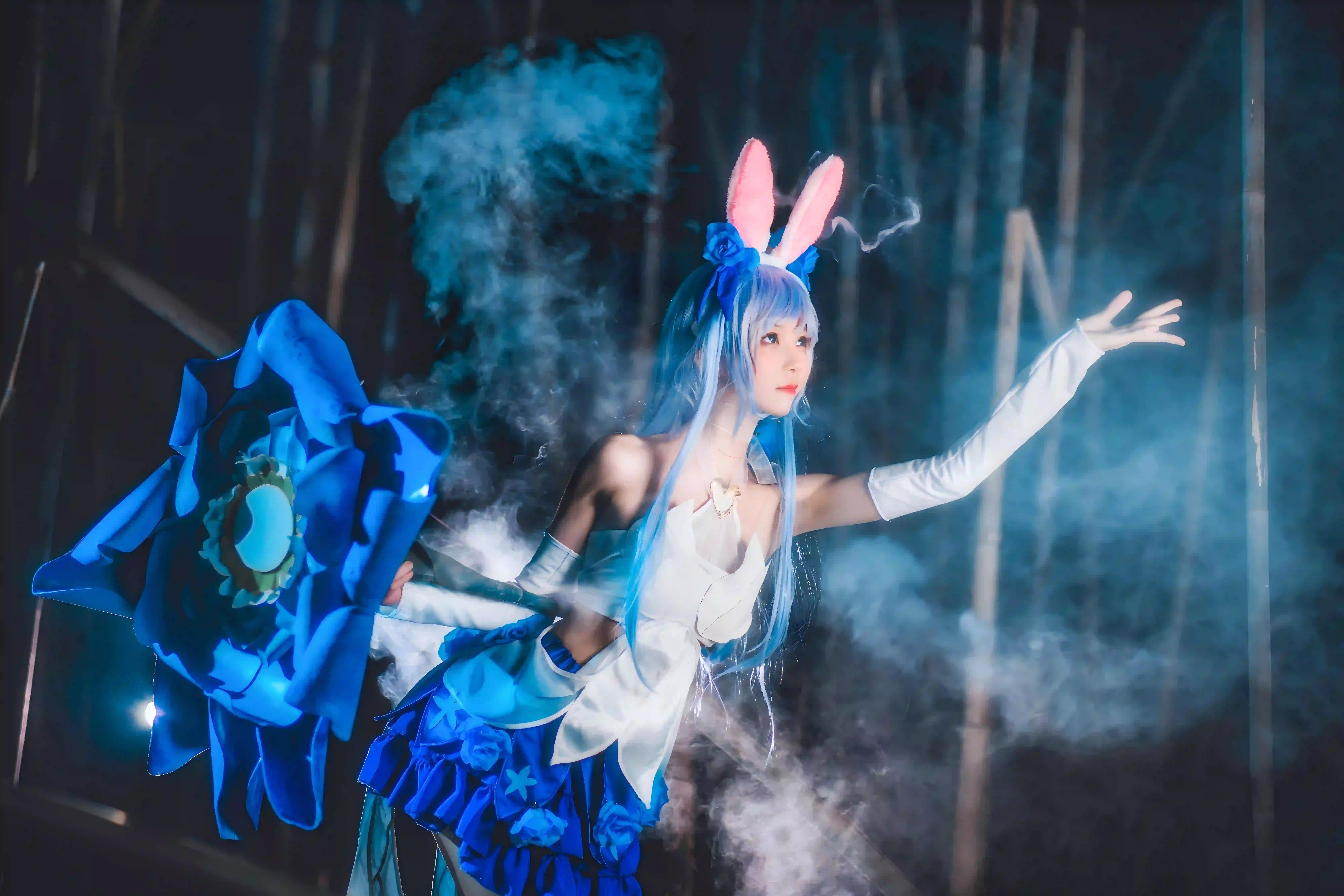 长发美女 coser 游戏角色 公孙离 蓝色头发 优雅
