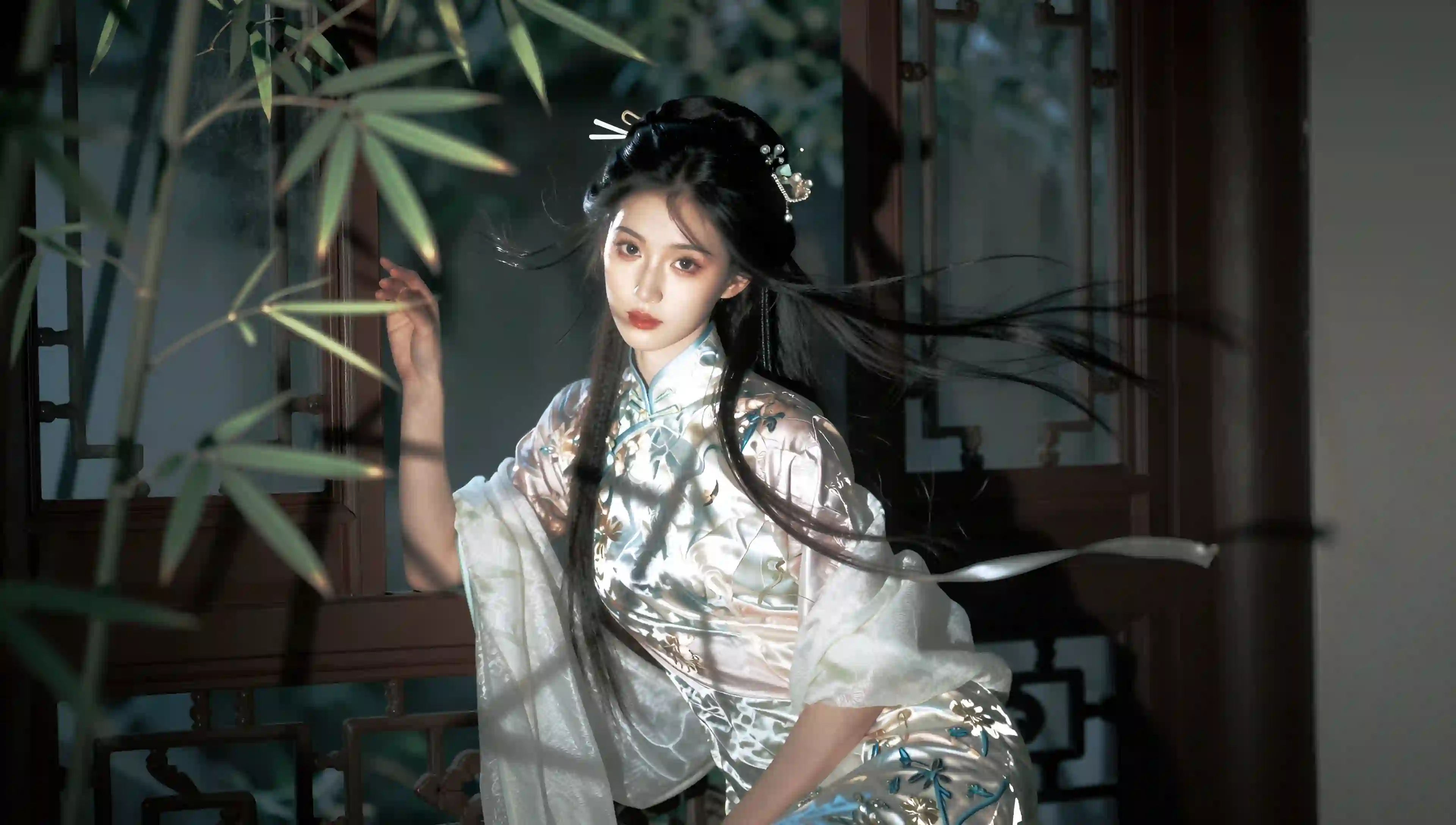 汉服 美女 古典 竹窗 人像 壁纸