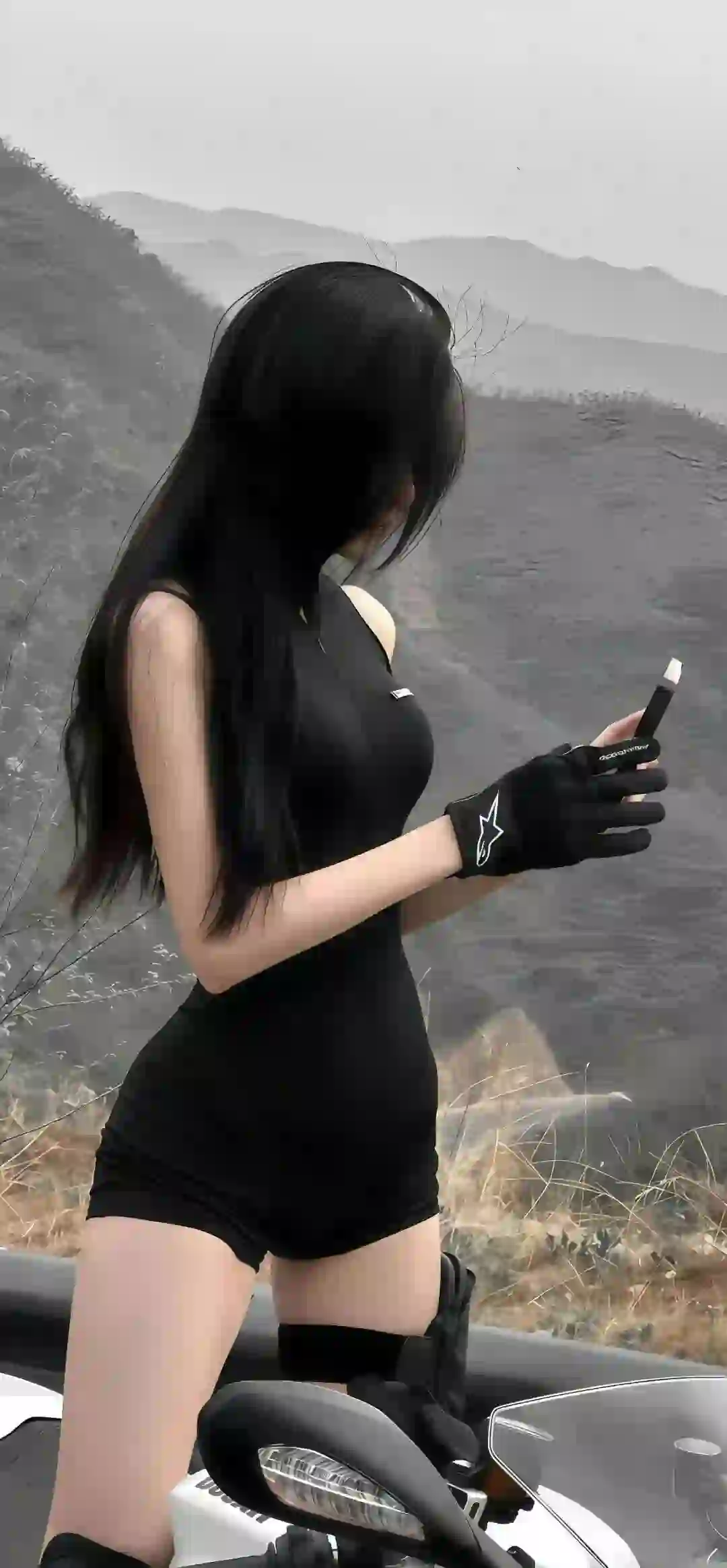 美女 长发美女 机车女孩 户外